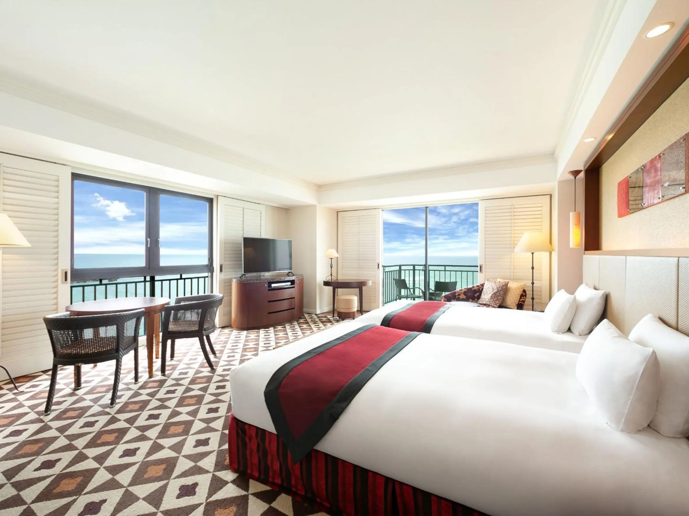 Photo of the whole room, Bed in Hotel Nikko Alivila