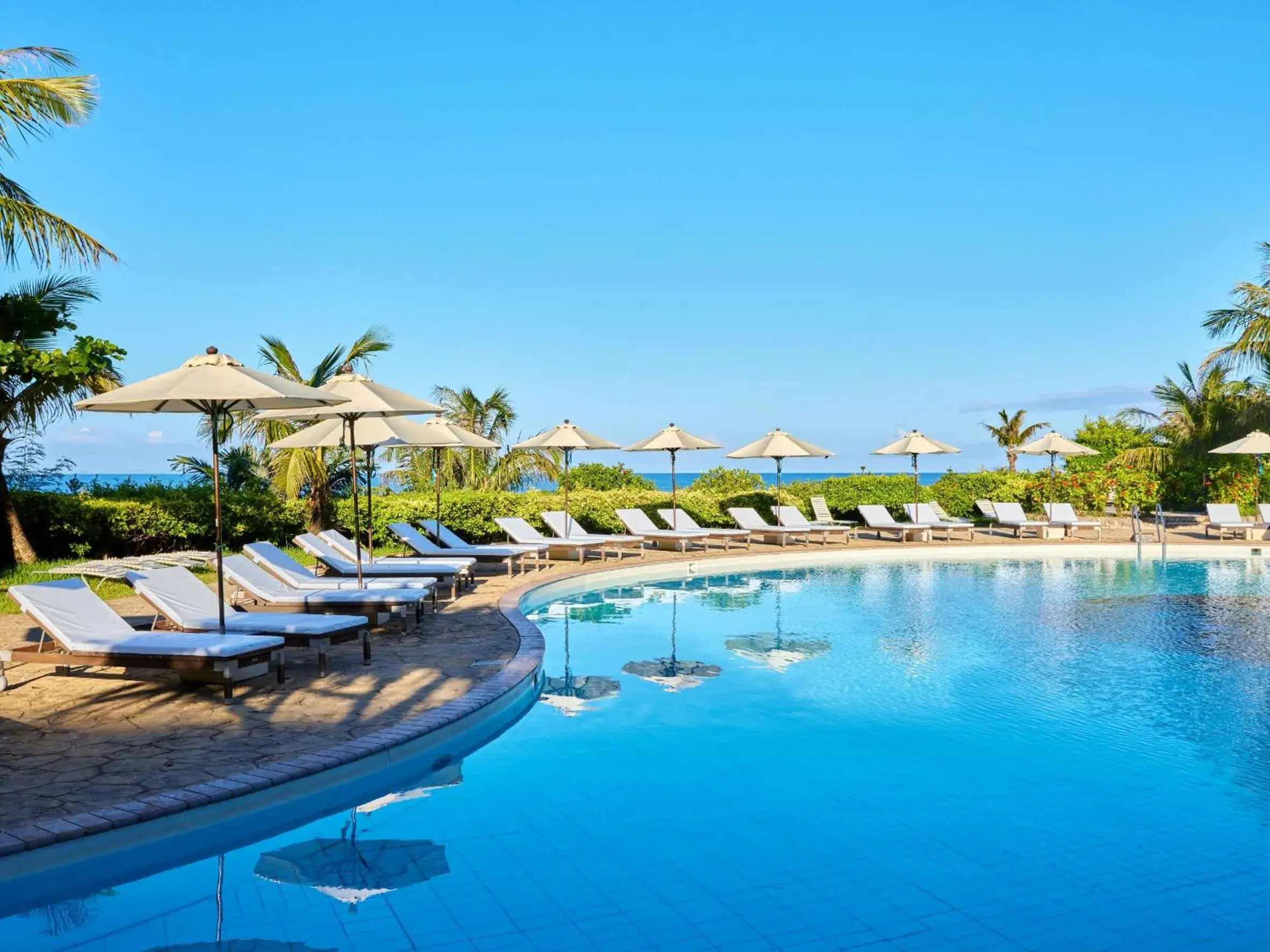 Swimming pool in Hotel Nikko Alivila Swimming pool in Hotel Nikko Alivila