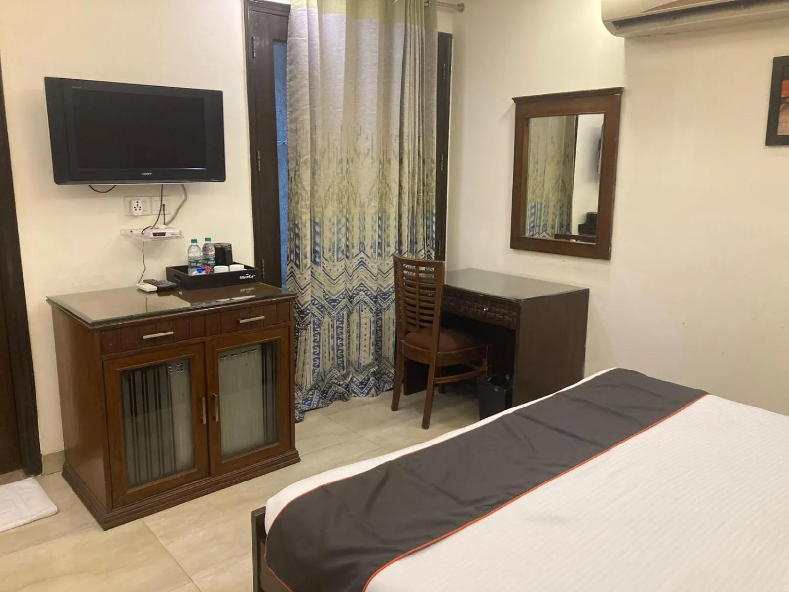 Bedroom, Bed in Hermitage by The Cosy Hotels Near Lotus Temple