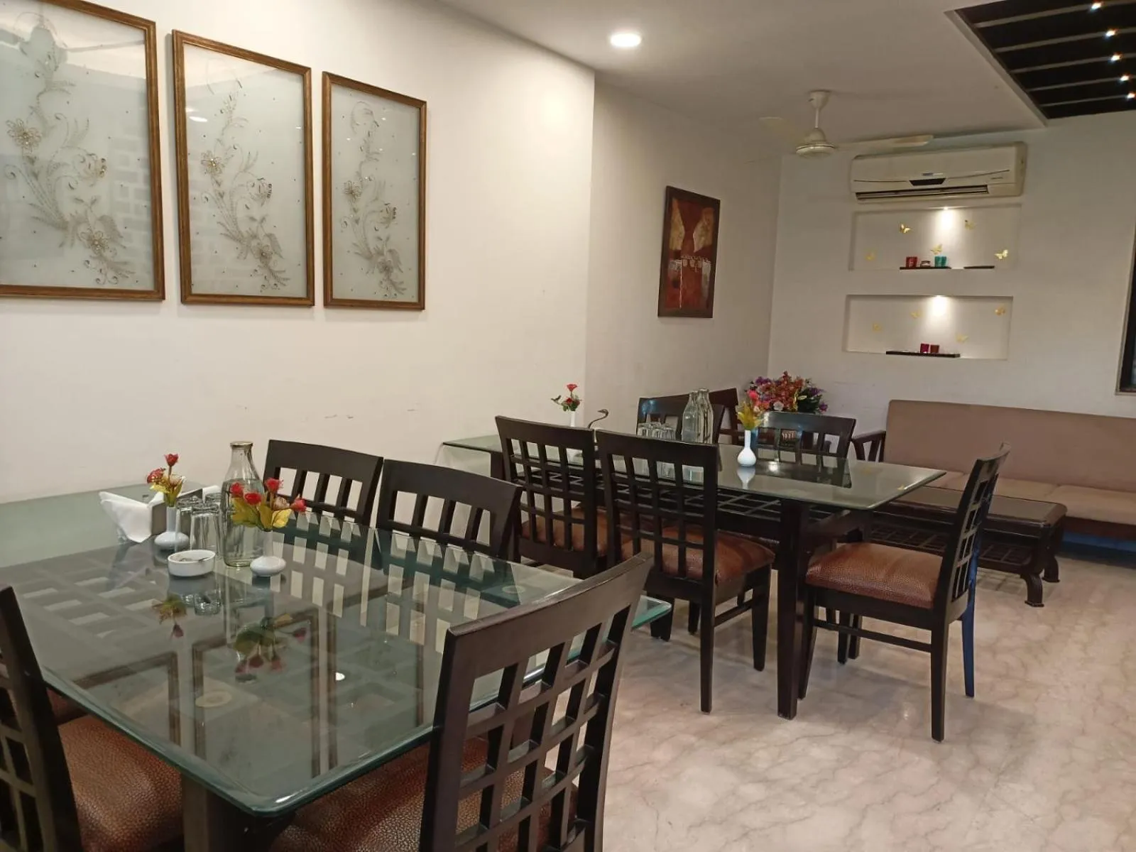 Dining area in Hermitage by The Cosy Hotels Near Lotus Temple