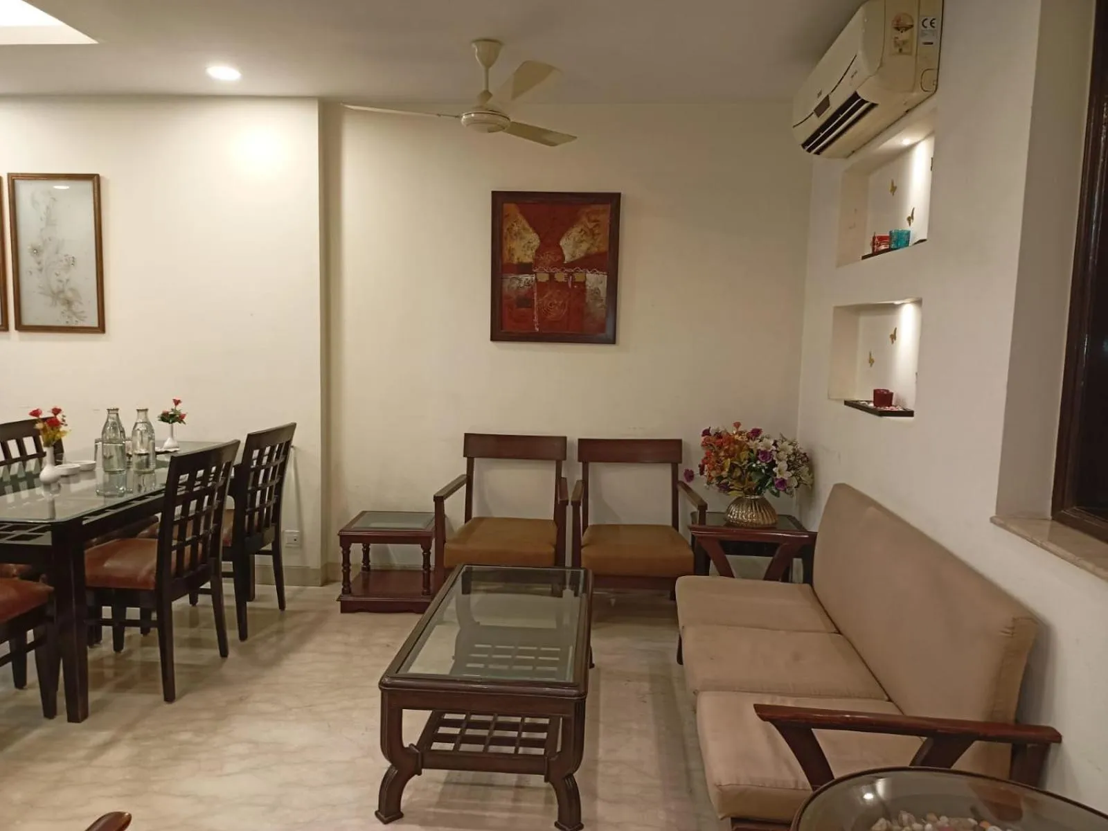 Seating area in Hermitage by The Cosy Hotels Near Lotus Temple