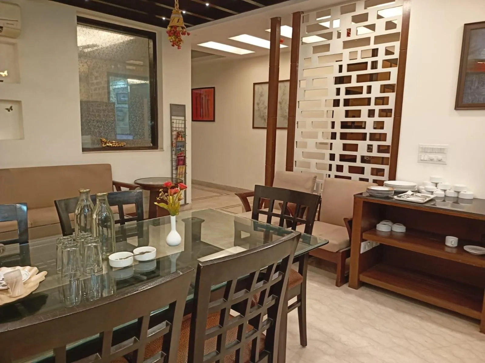 Restaurant/places to eat in Hermitage by The Cosy Hotels Near Lotus Temple