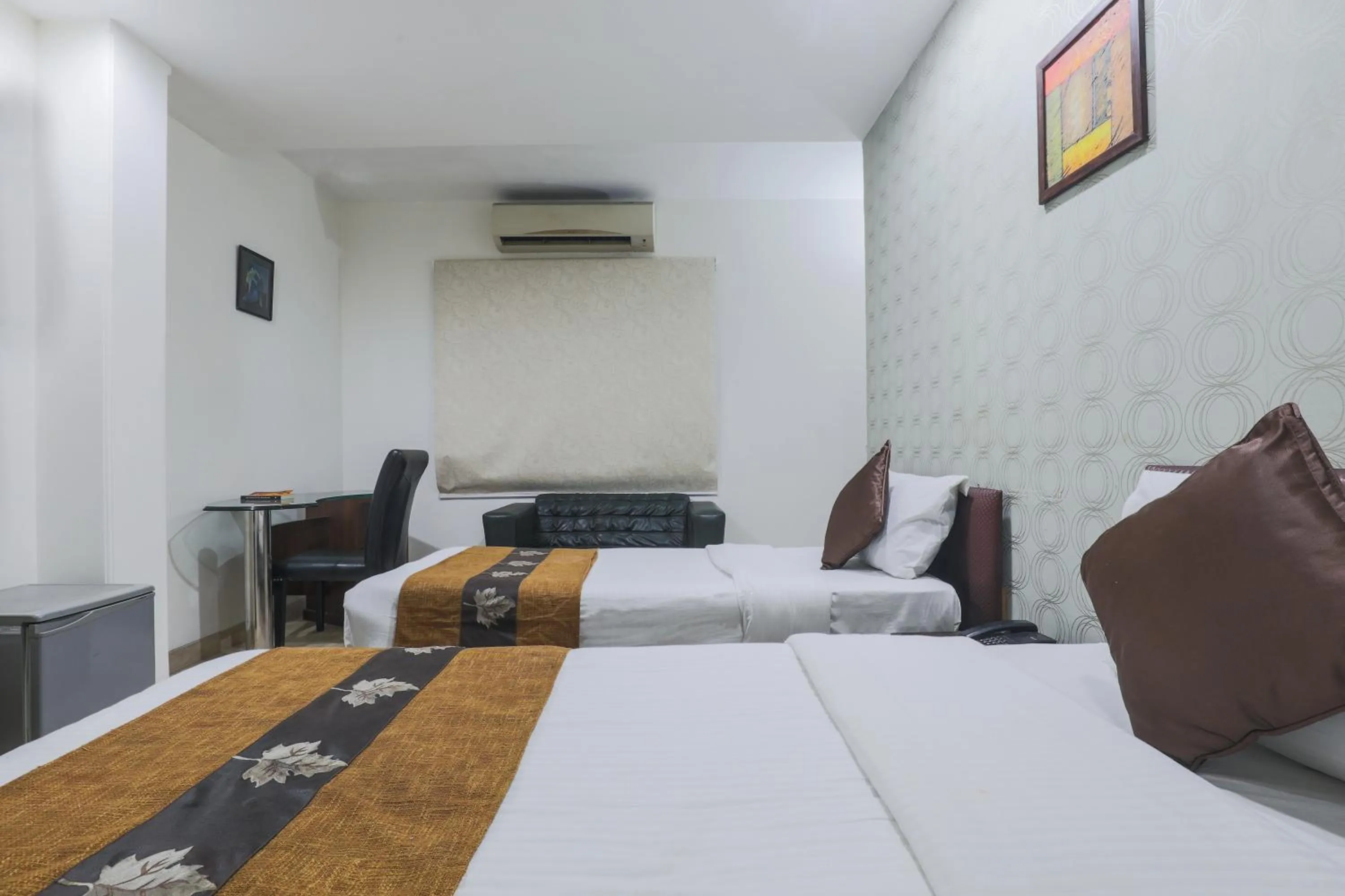 Photo of the whole room, Bed in Hermitage by The Cosy Hotels Near Lotus Temple