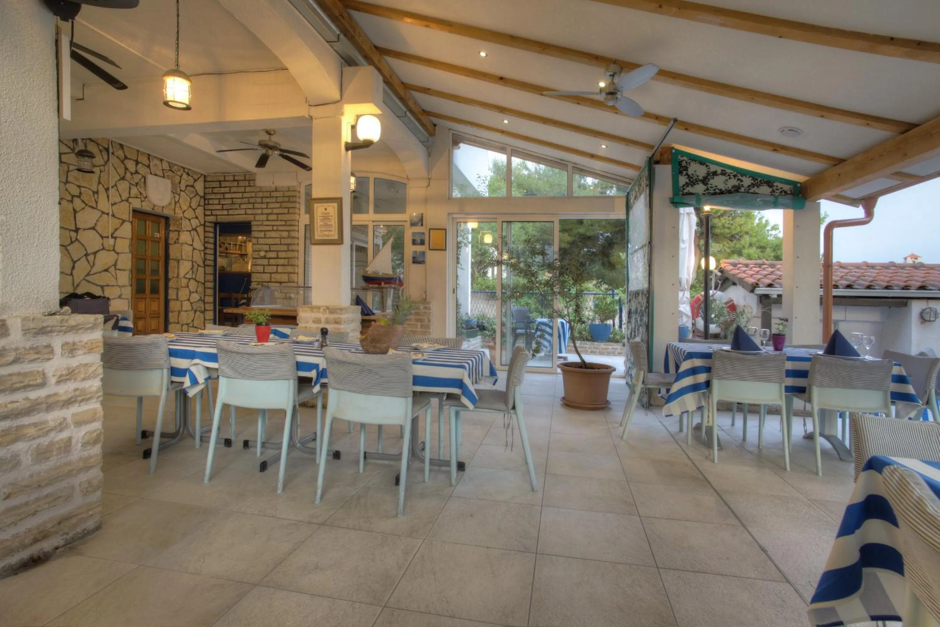 Restaurant/places to eat in Gina Bed & Breakfast