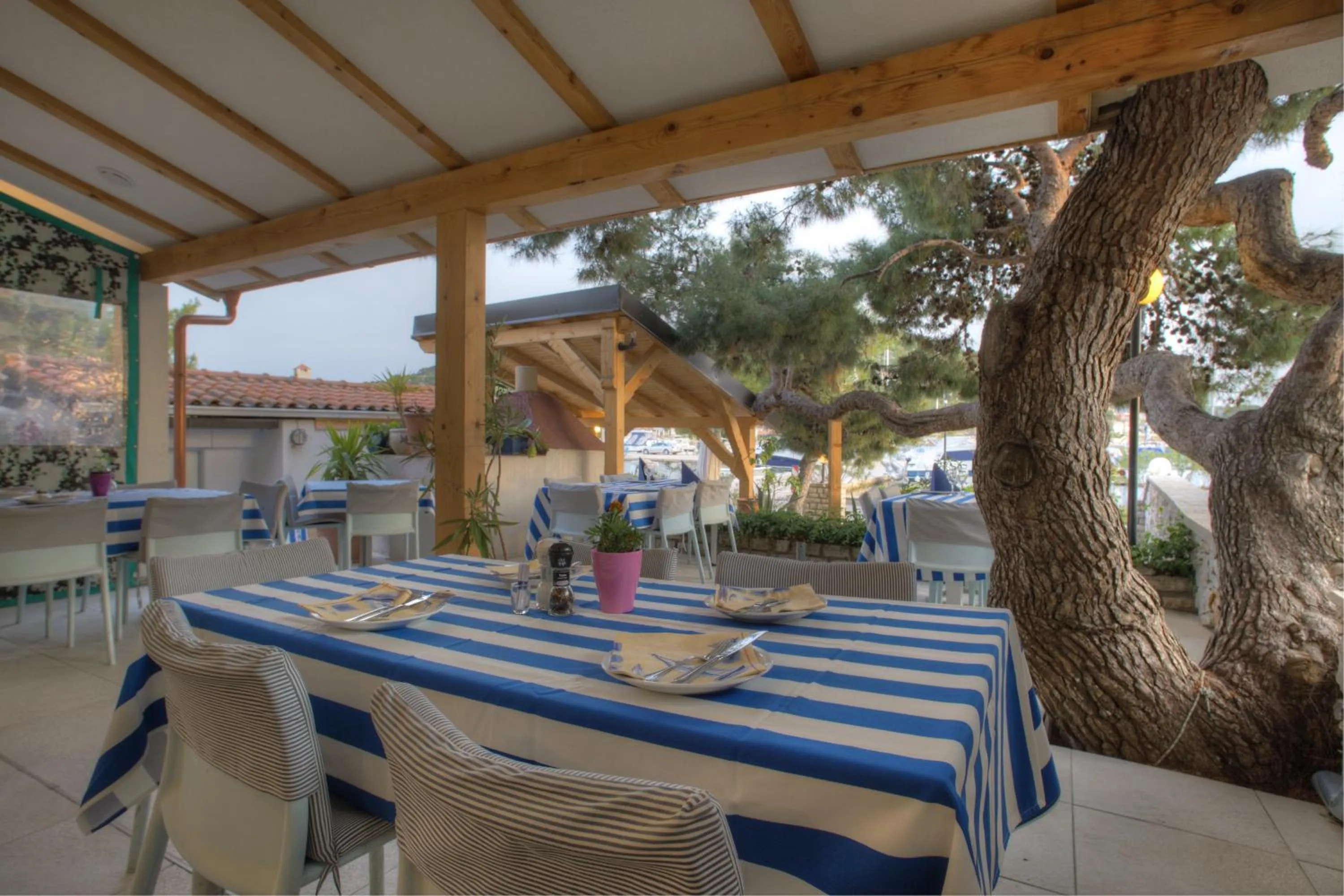 Restaurant/places to eat in Gina Bed & Breakfast