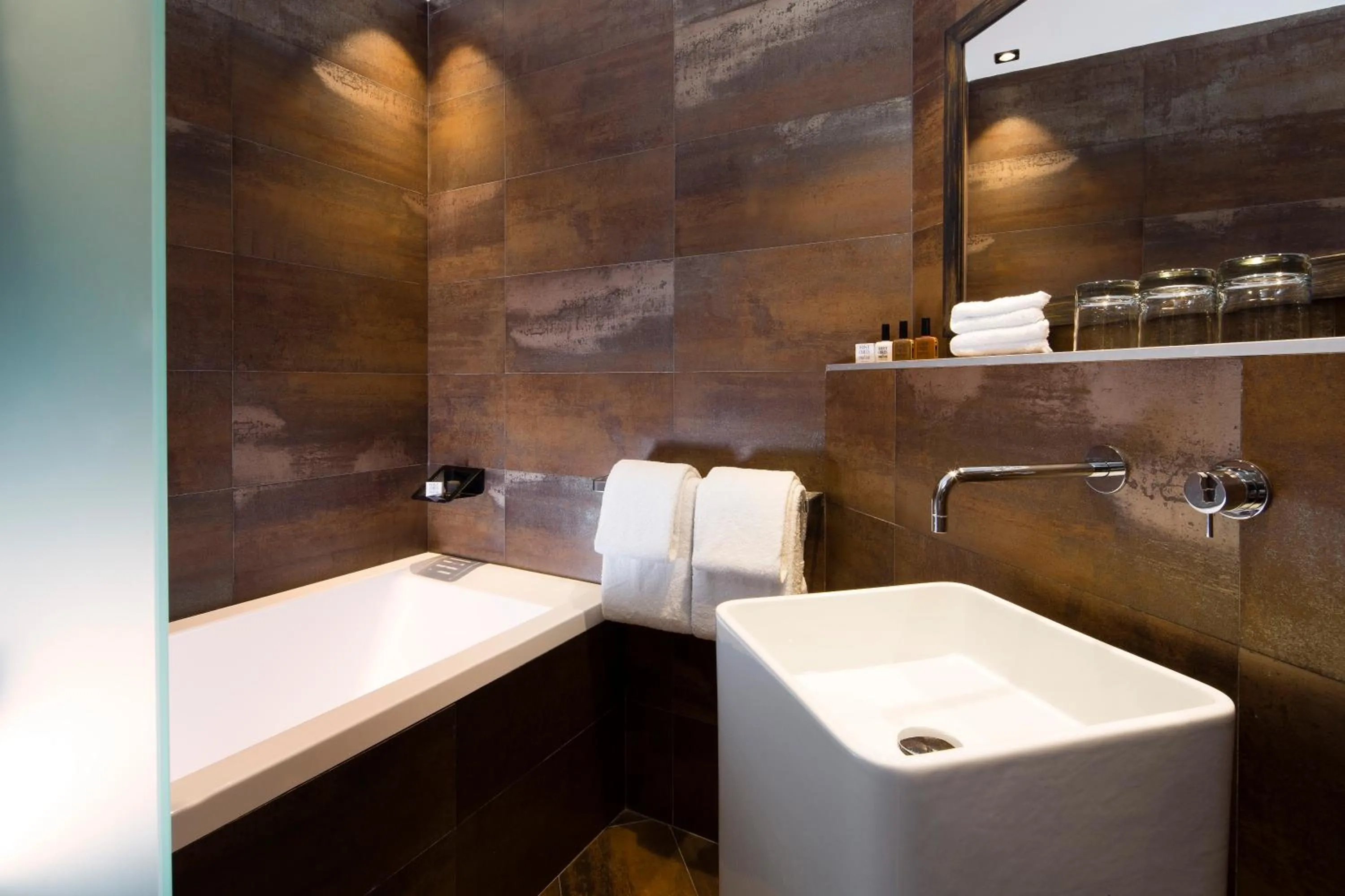 Bathroom in Hotel Le Chat Noir