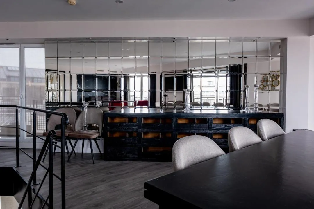 Restaurant/places to eat in Hotel Le Chat Noir