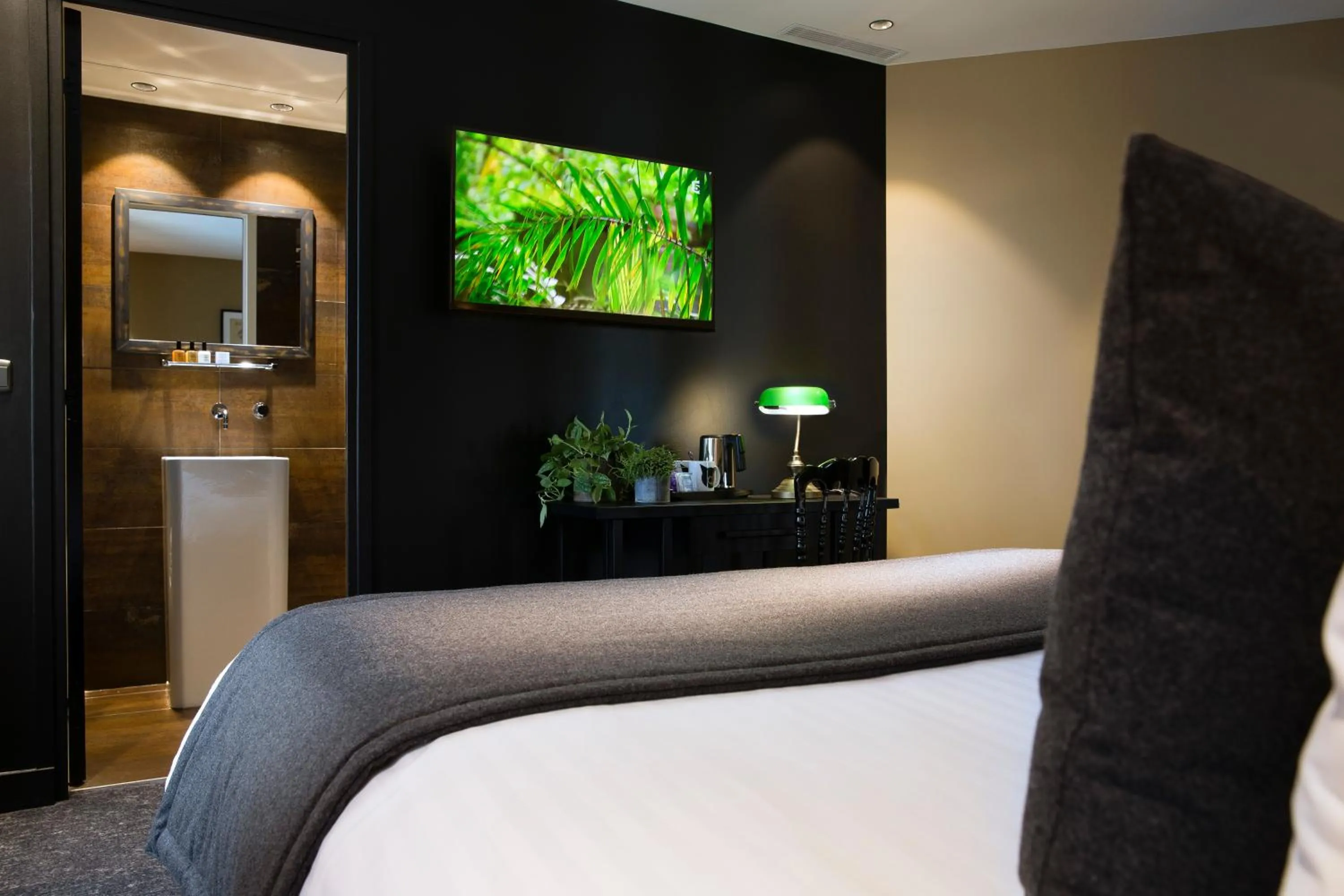 Photo of the whole room, Bed in Hotel Le Chat Noir