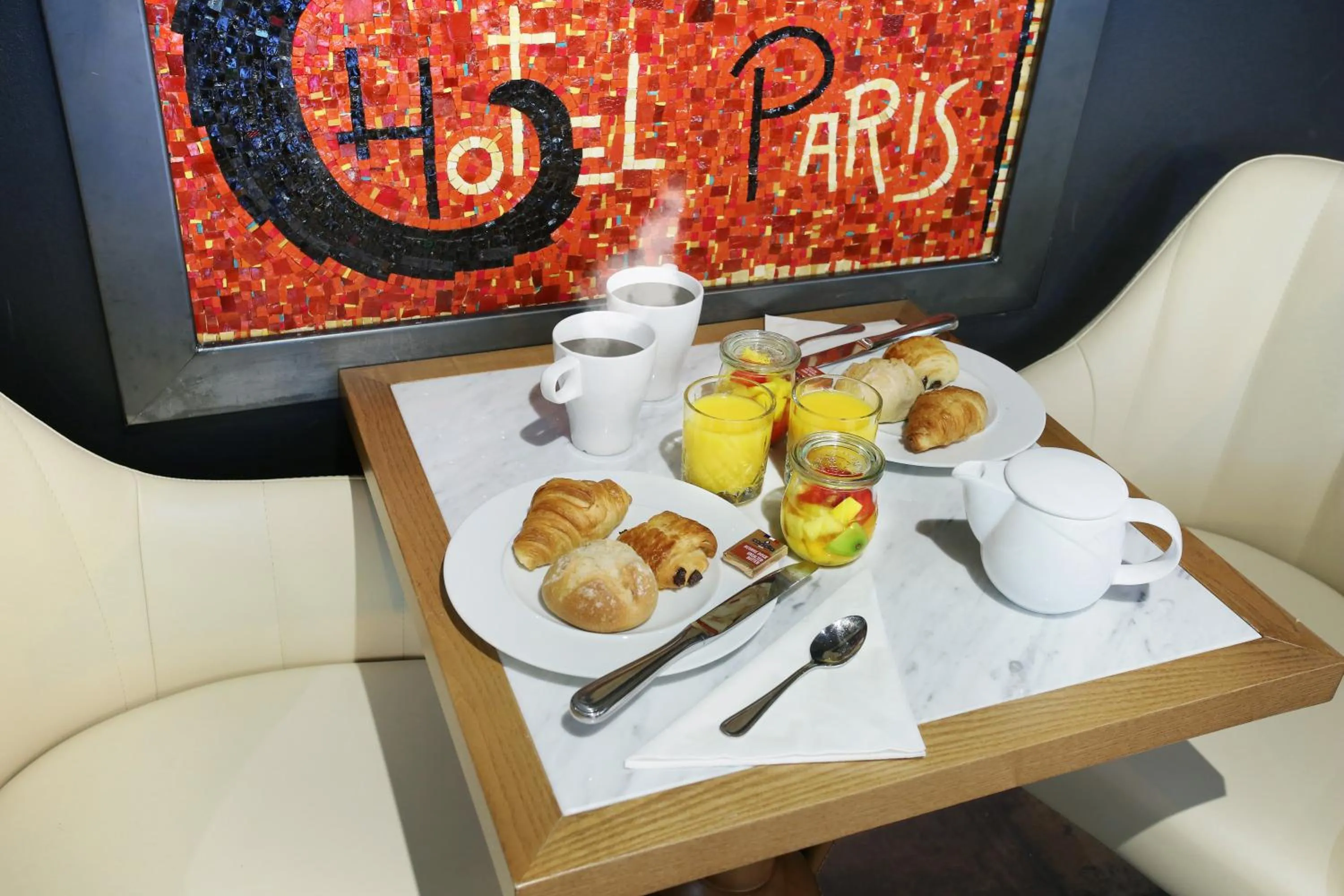 Breakfast in Hotel Le Chat Noir