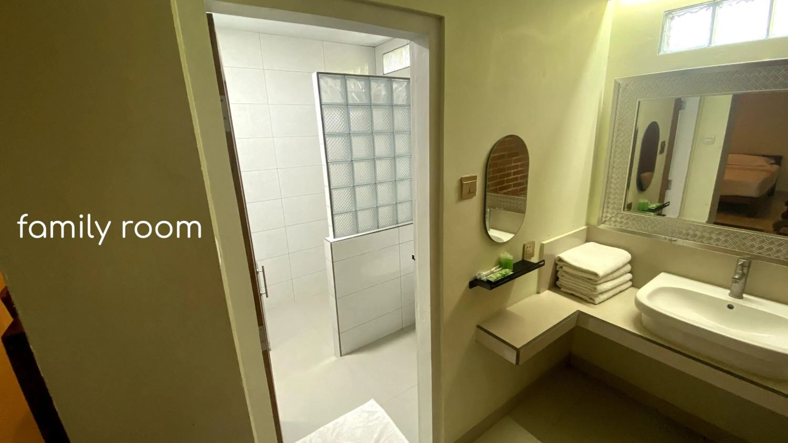 Bathroom in Puri Pangeran Hotel