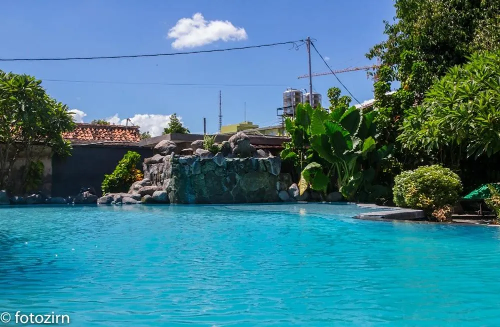 Swimming pool in Puri Pangeran Hotel