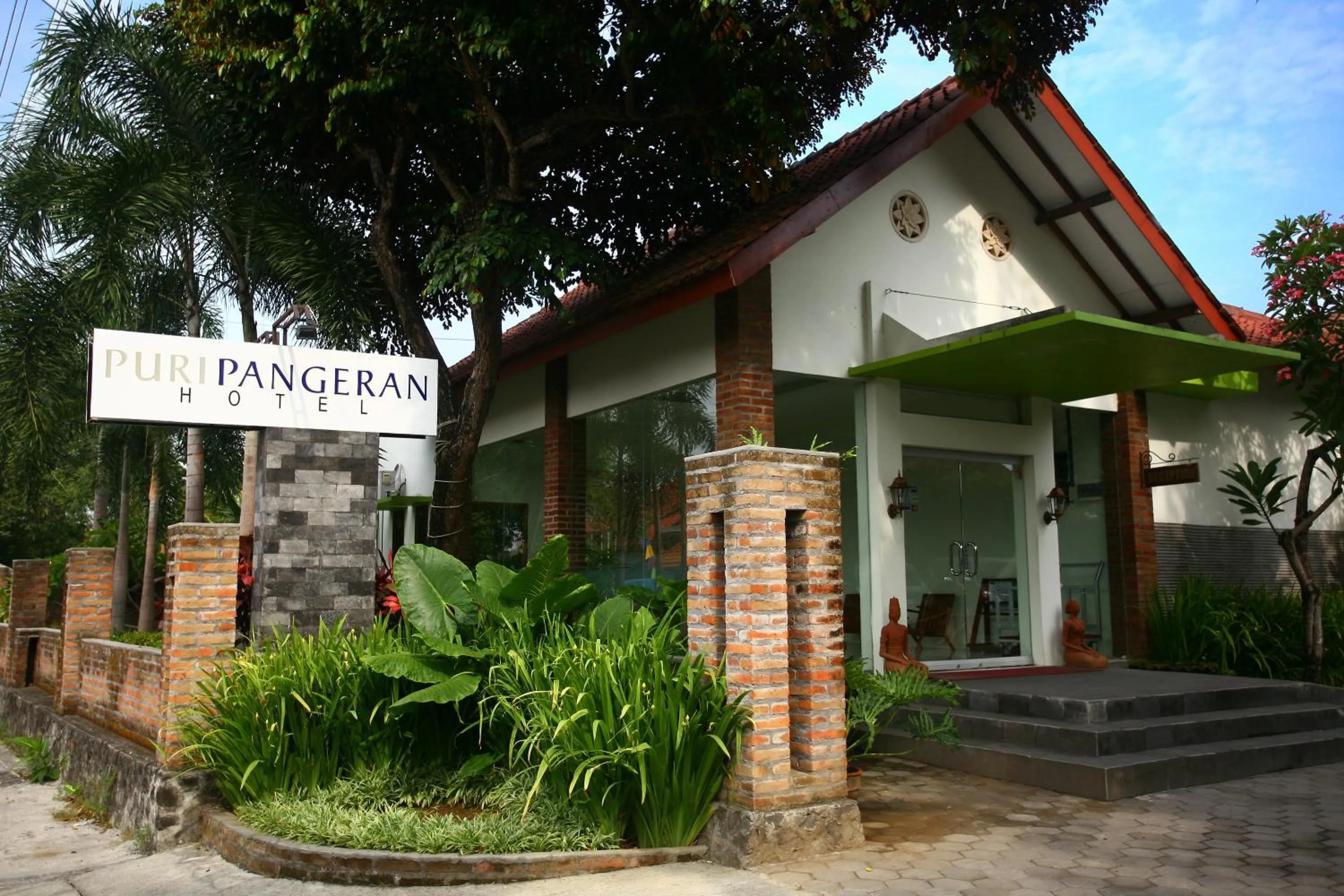 Facade/entrance in Puri Pangeran Hotel