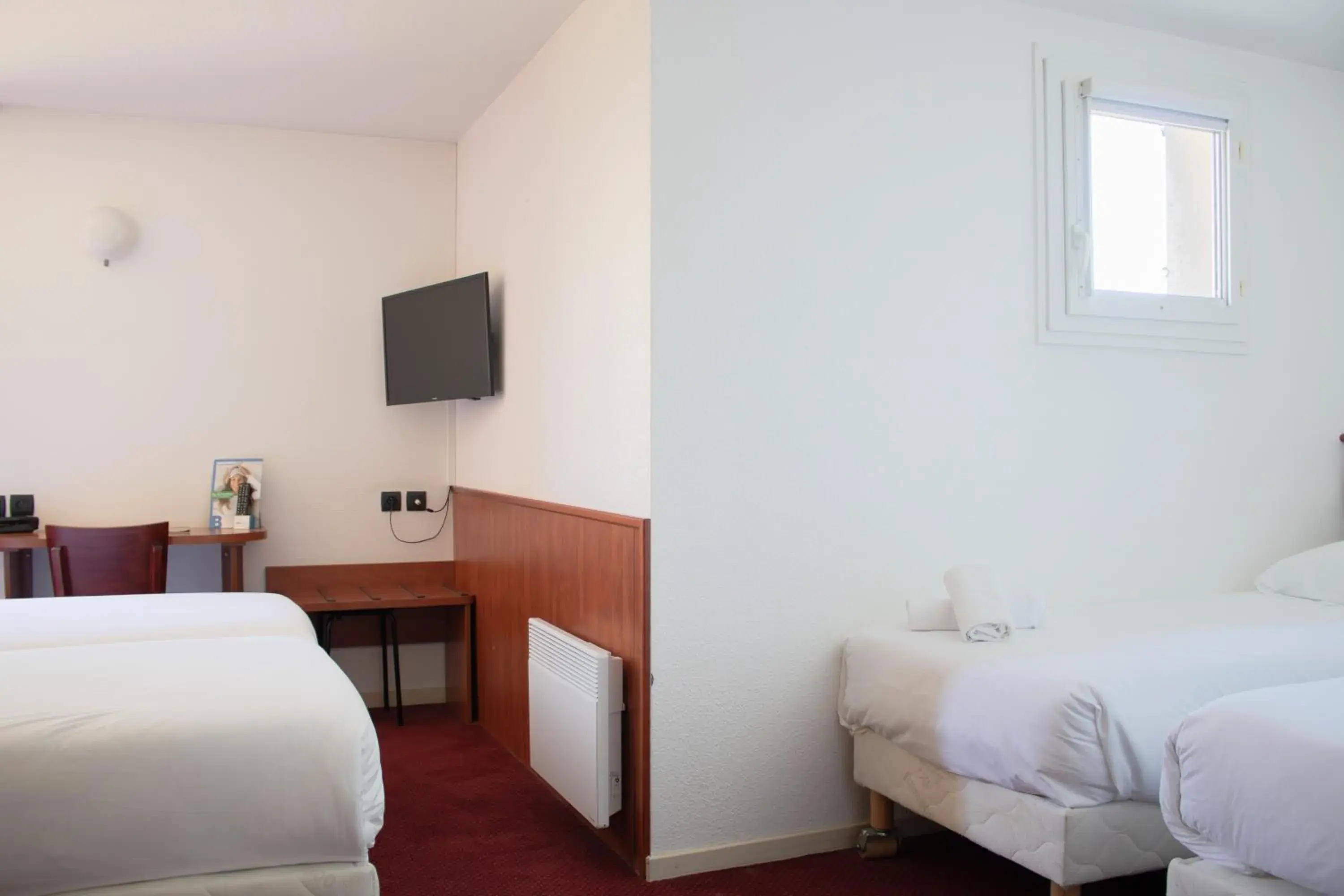 Bedroom, Bed in Brit Hotel Agen - L'Aquitaine Bedroom, Bed in Brit Hotel Agen - L'Aquitaine