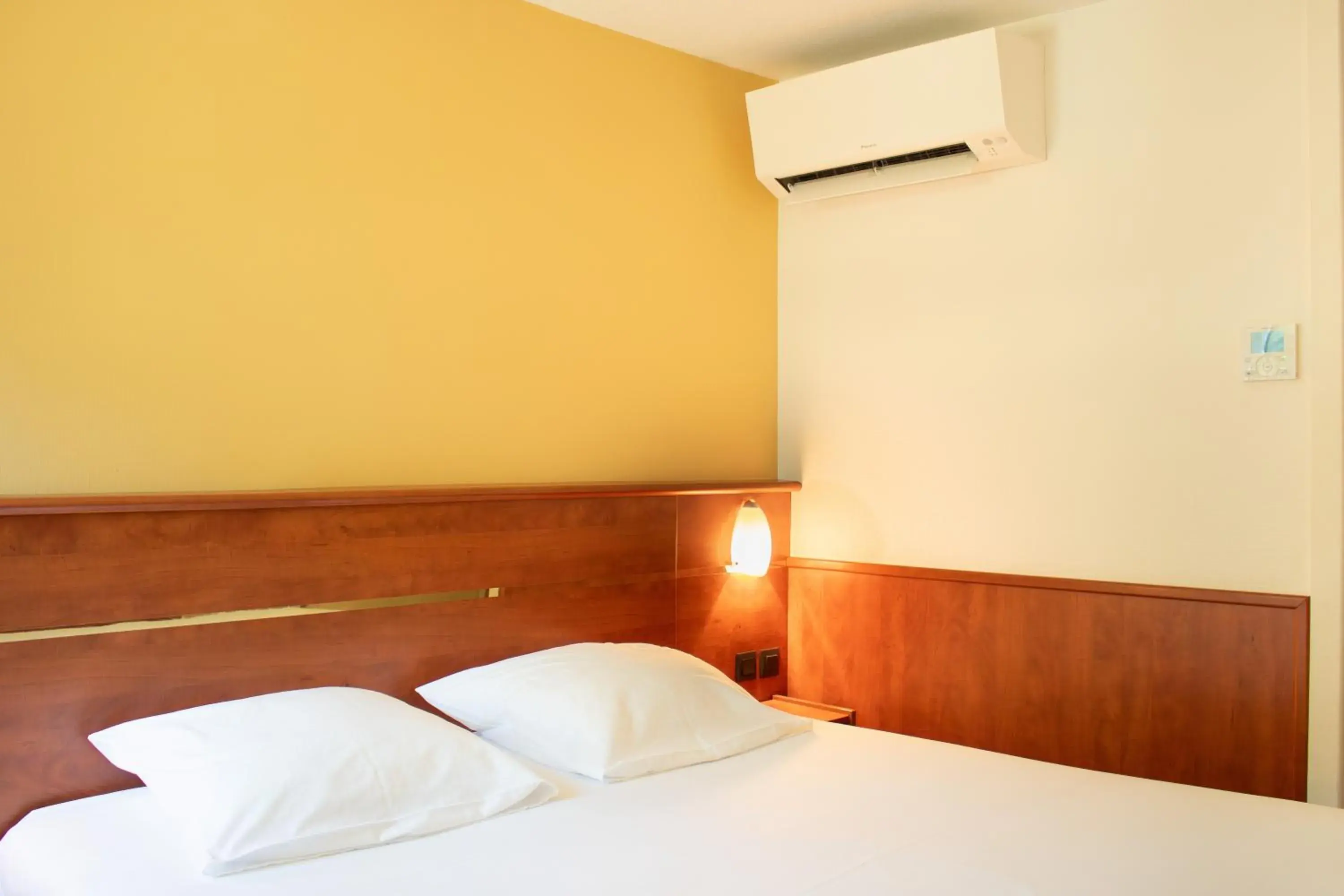 Bedroom, Bed in Brit Hotel Agen - L'Aquitaine Bedroom, Bed in Brit Hotel Agen - L'Aquitaine