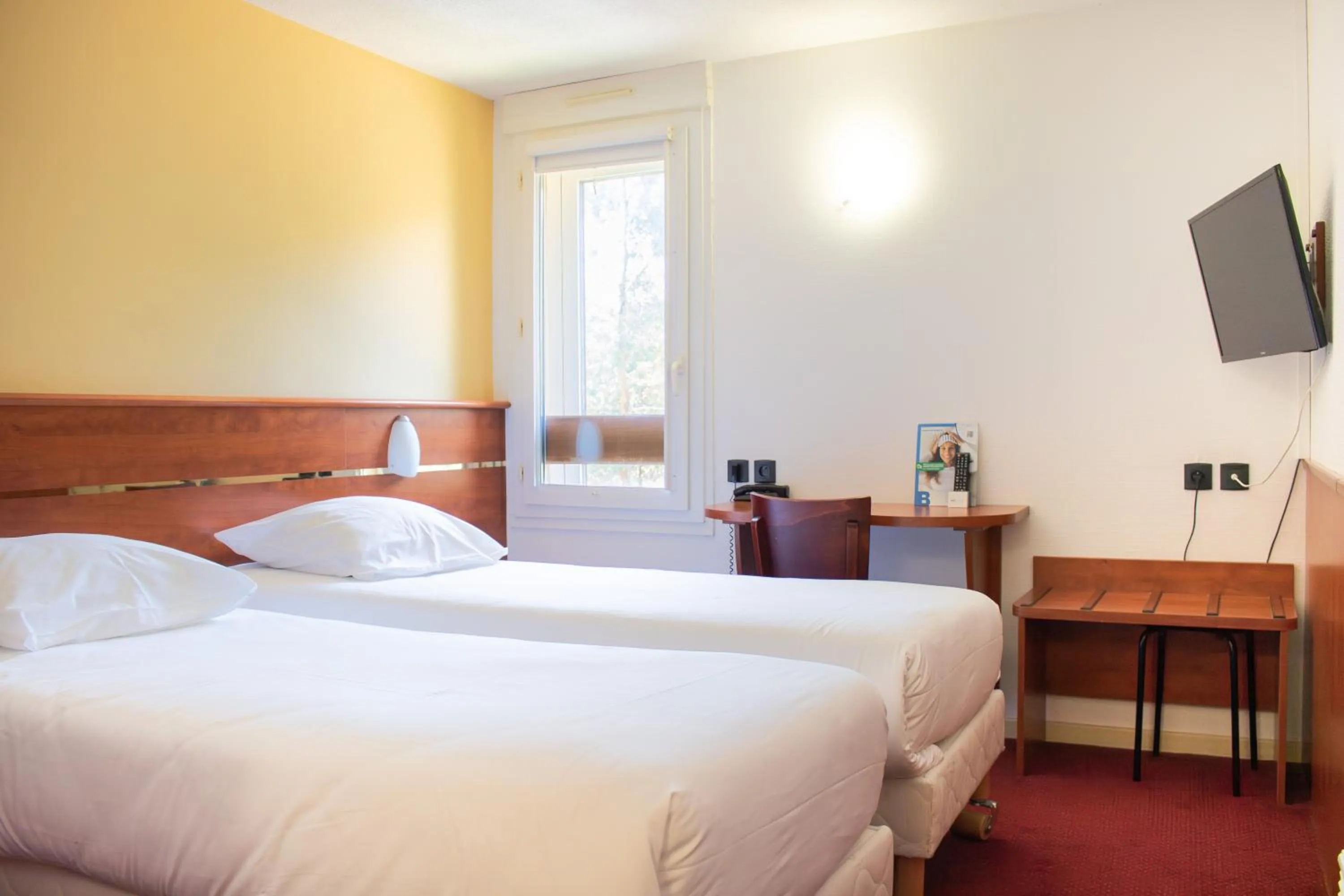 Bedroom, Bed in Brit Hotel Agen - L'Aquitaine