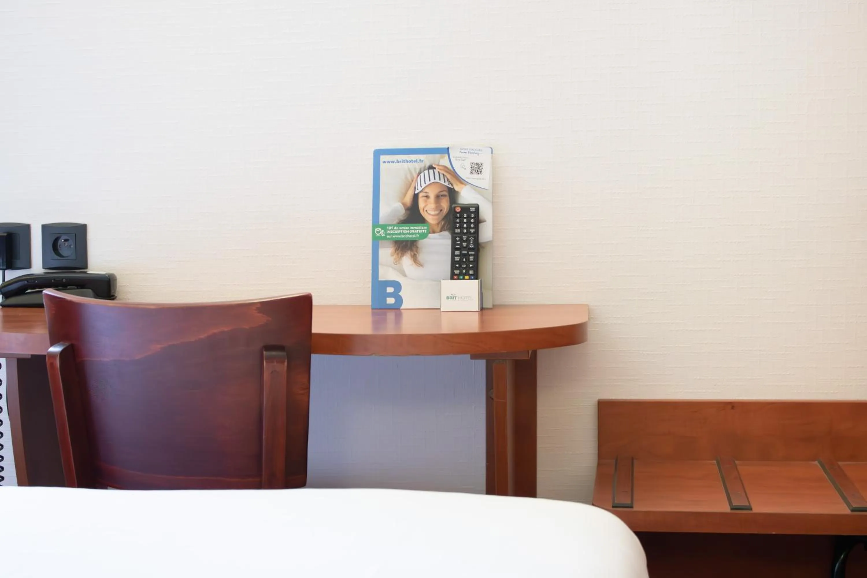 Bedroom, Bed in Brit Hotel Agen - L'Aquitaine