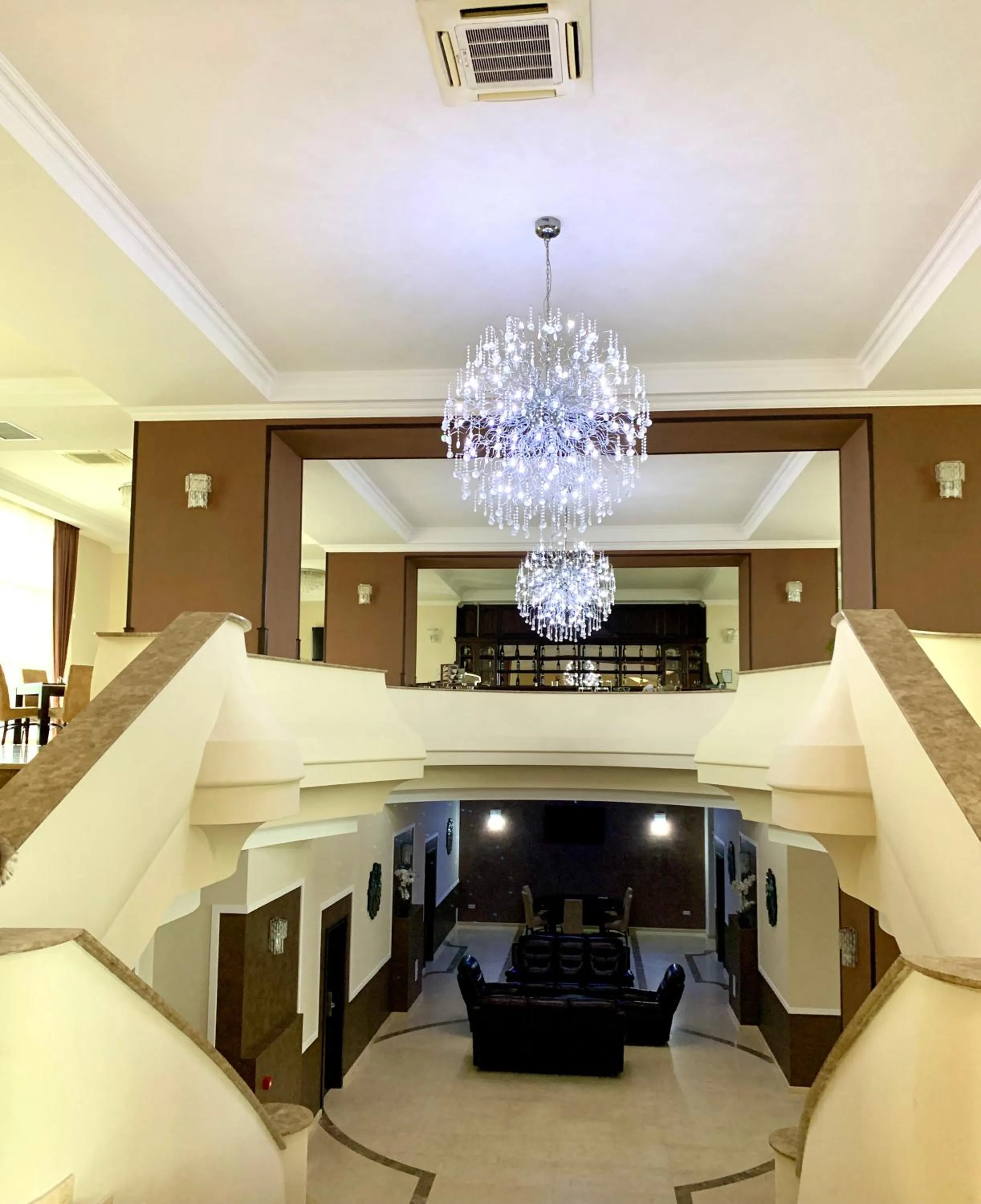 Albert Hotel