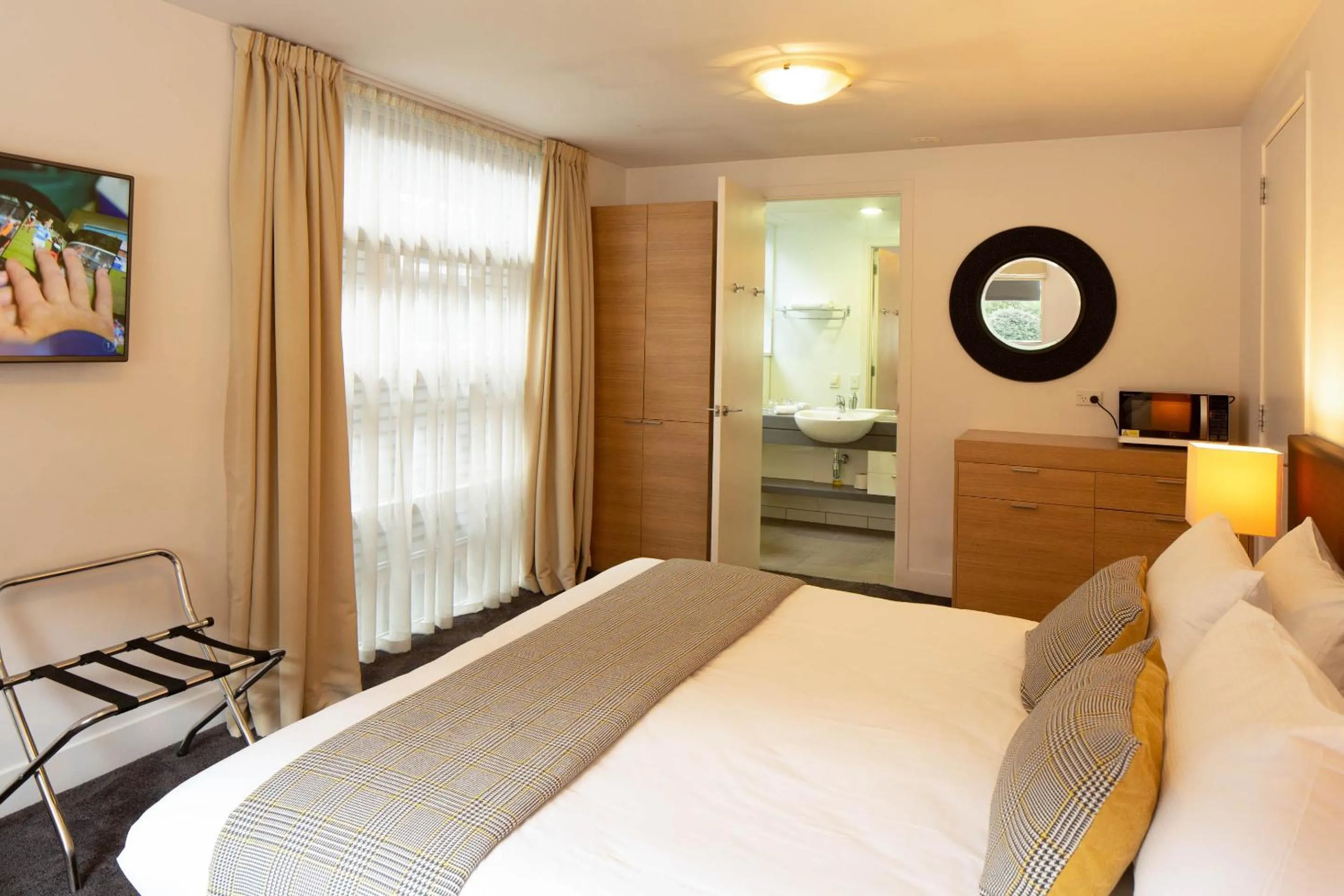 Bathroom, Bed in Hello QT Marina