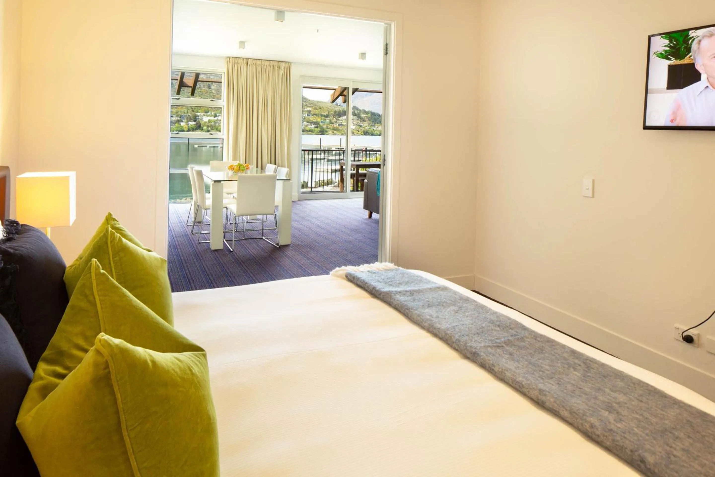 Dining area, Bed in Hello QT Marina