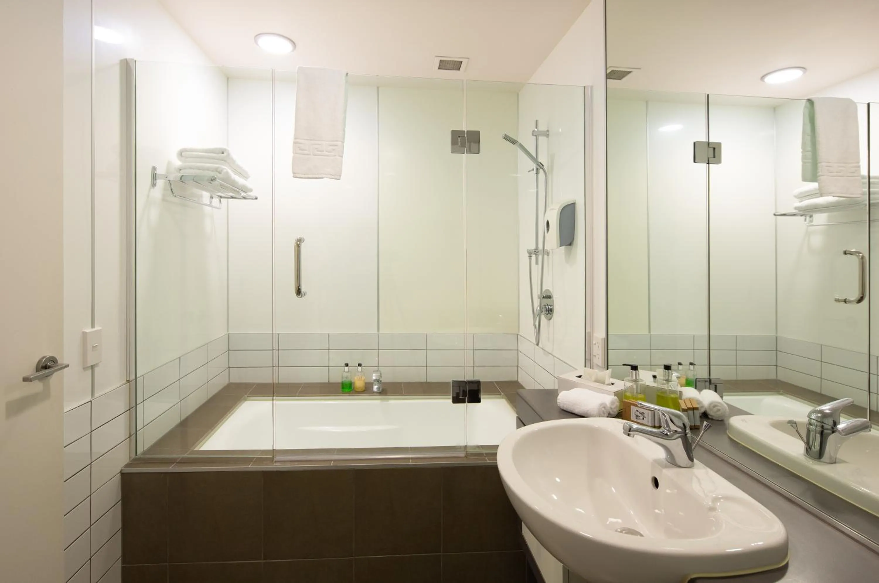 Shower in Hello QT Marina