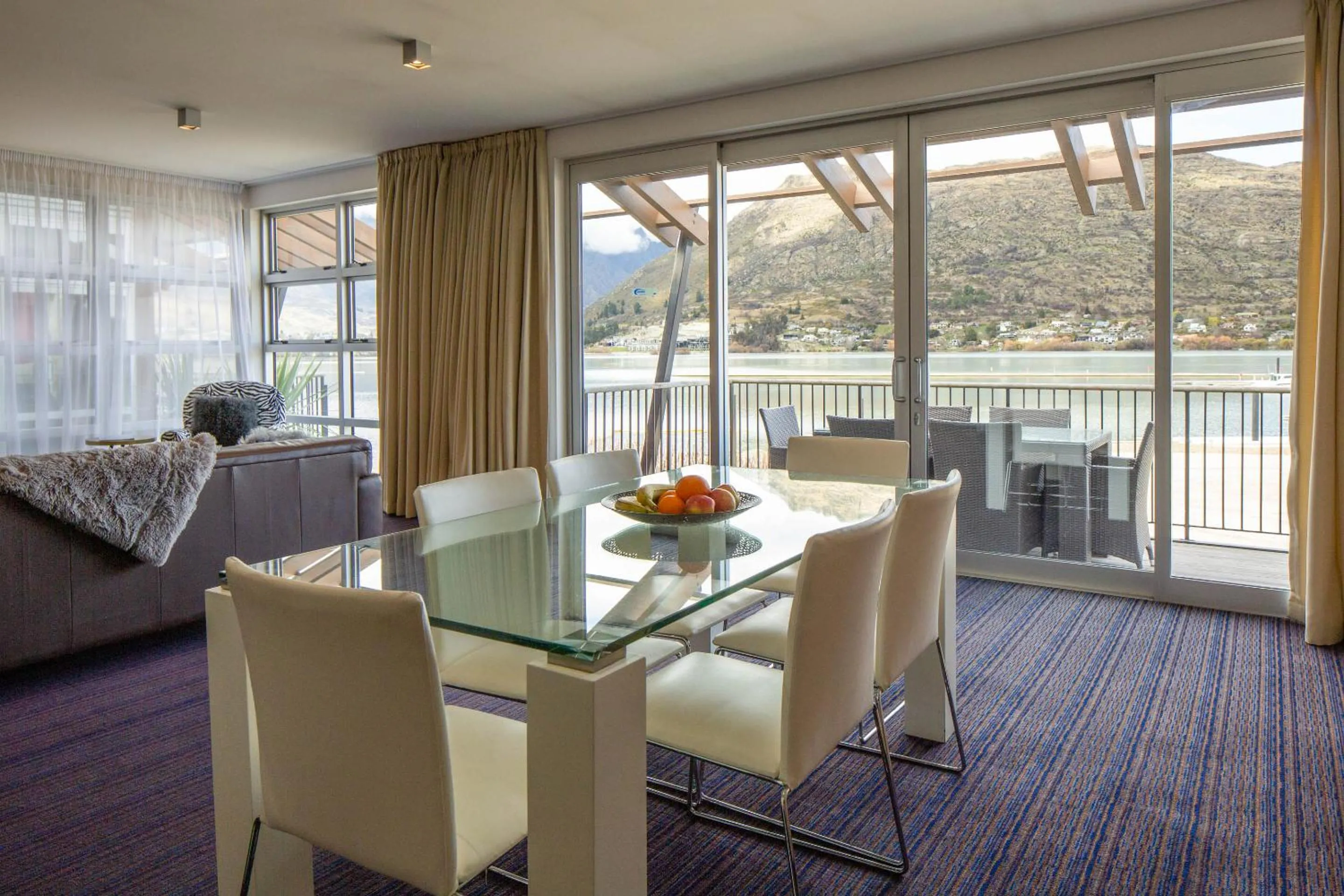 Living room in Hello QT Marina