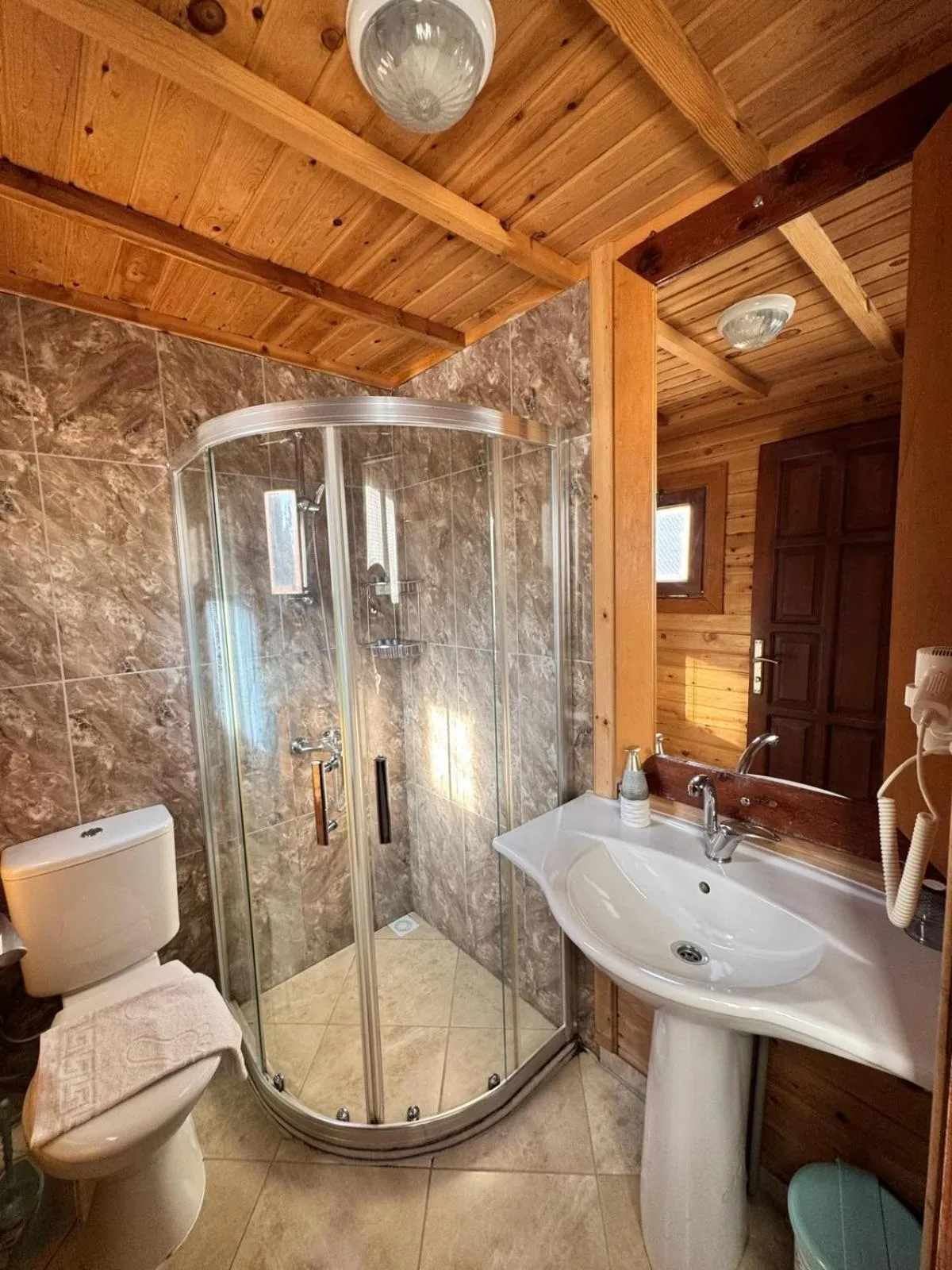 Shower in KiDRAK OTEL MONTENEGRO-1