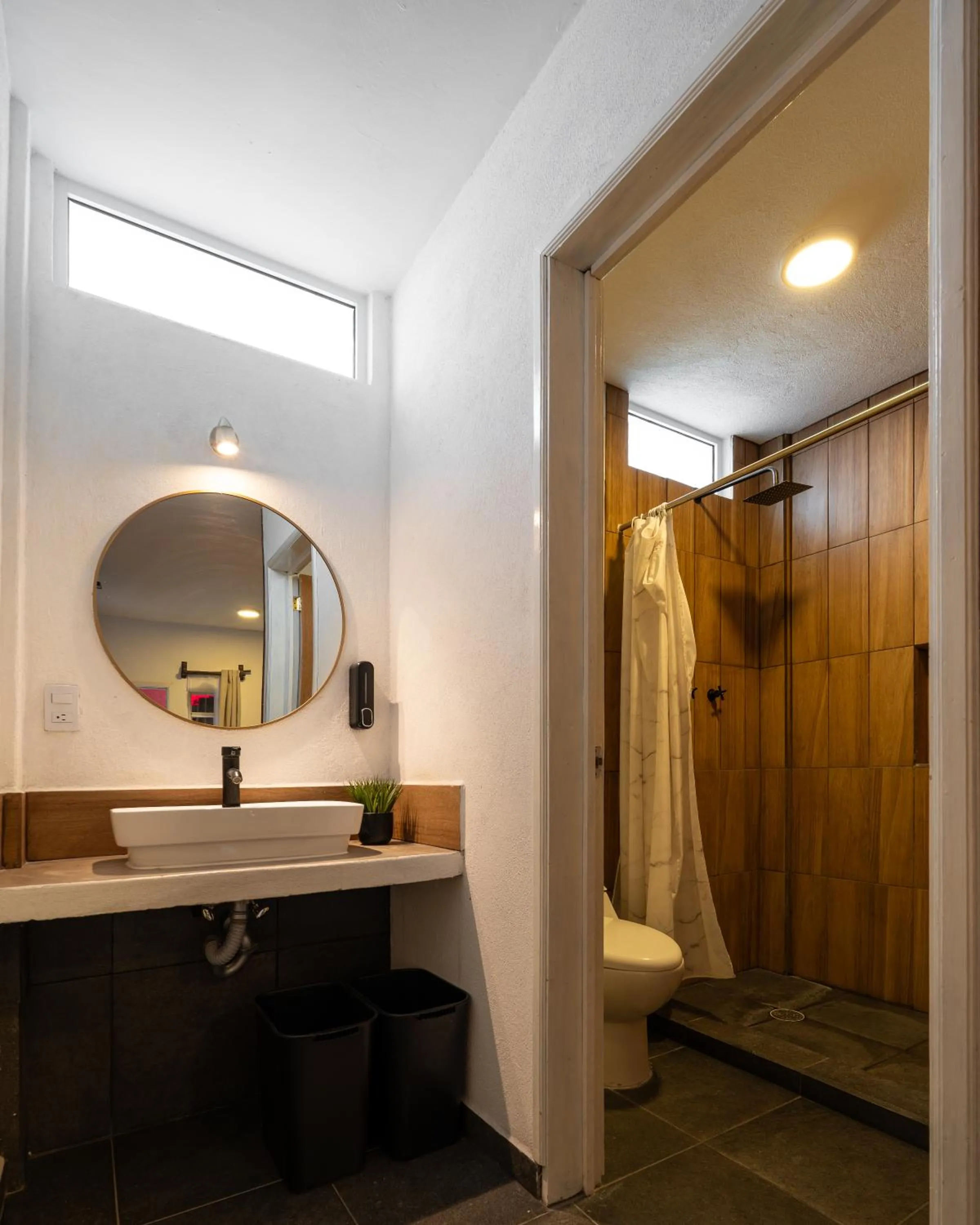 Shower in Hotel Posada Bugambilias