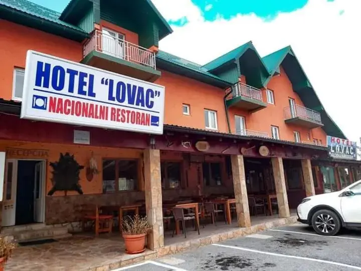 One-Bedroom Apartment with Balcony in Hotel Lovac One-Bedroom Apartment with Balcony in Hotel Lovac