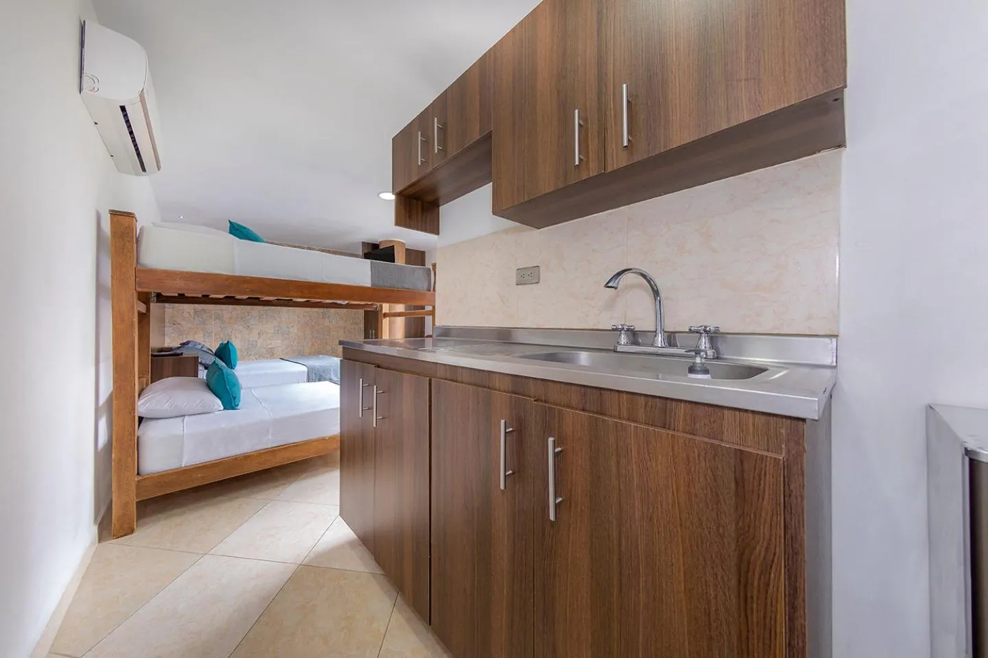 Kitchen or kitchenette, Bed in Hotel Ayenda Palo Alto