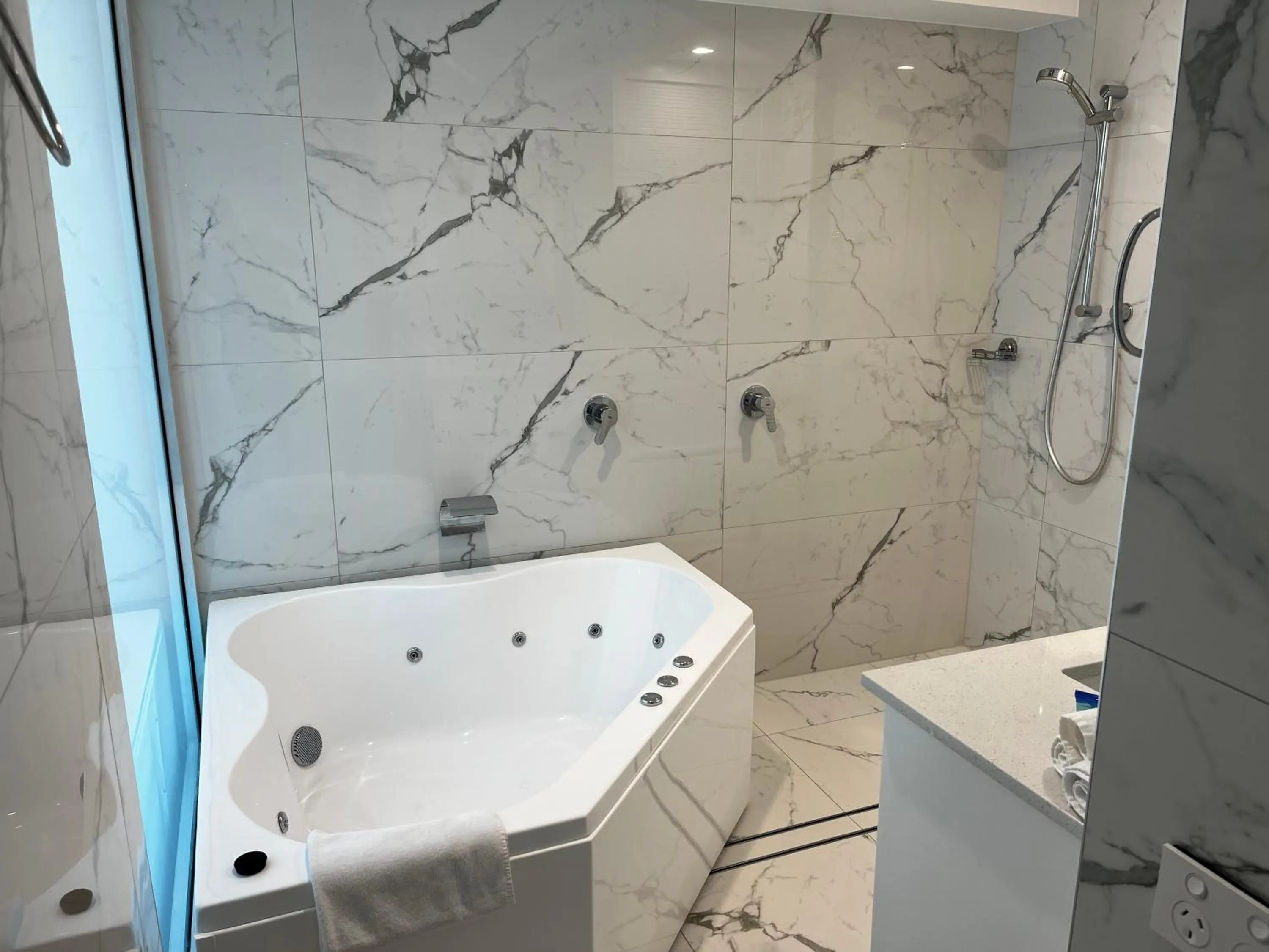 Hot Tub in Beachfront Towers