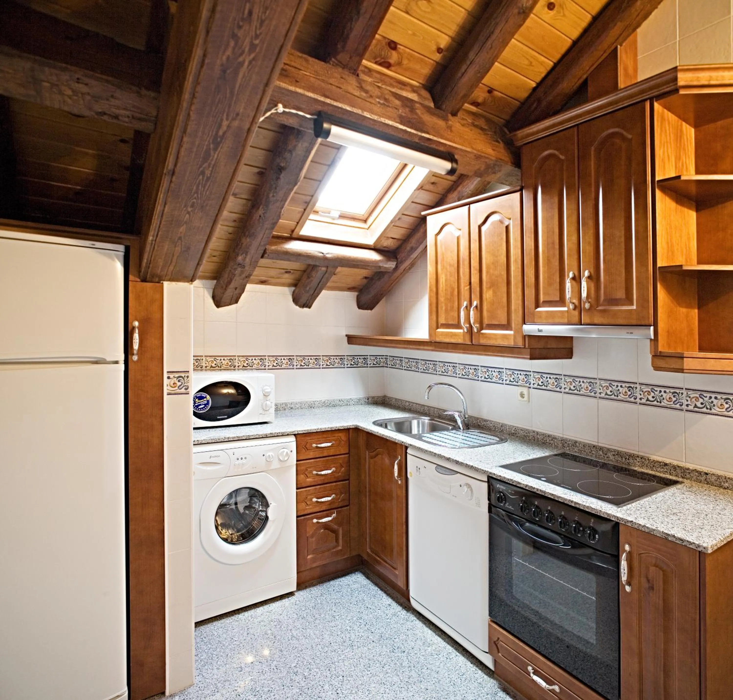 Kitchen or kitchenette in Apartamentos Casa Buisan