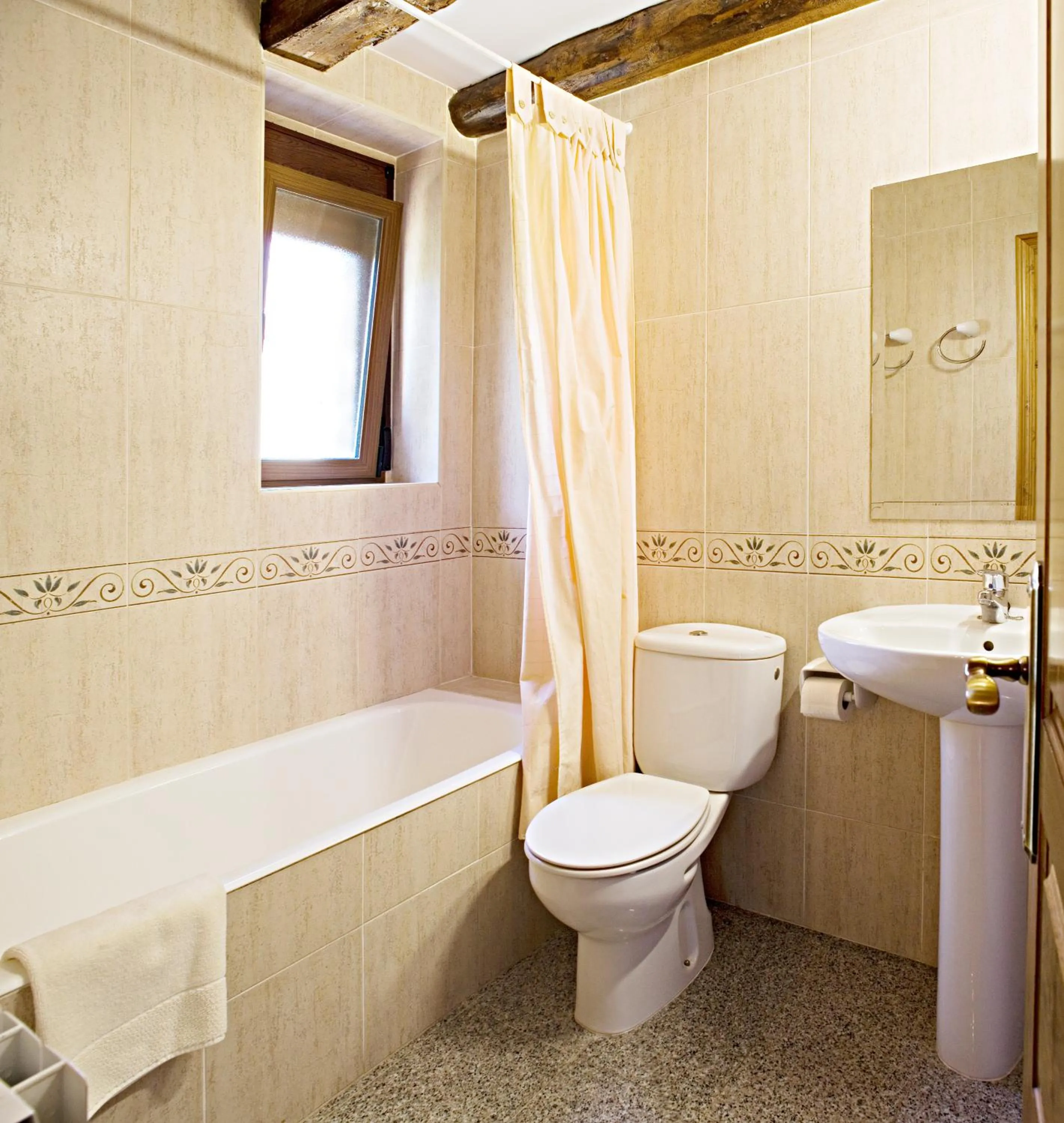 Bathroom in Apartamentos Casa Buisan
