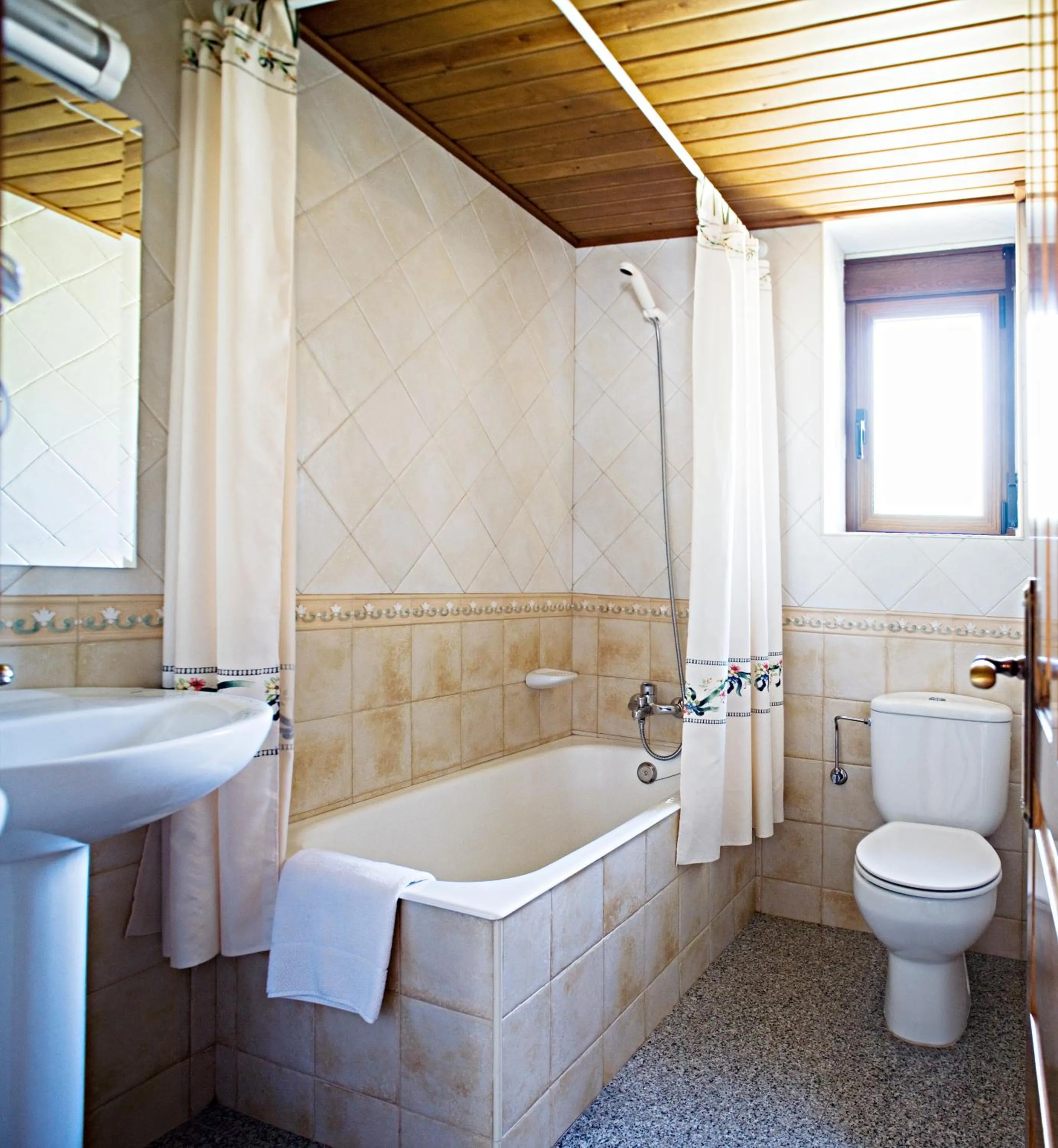 Bathroom in Apartamentos Casa Buisan