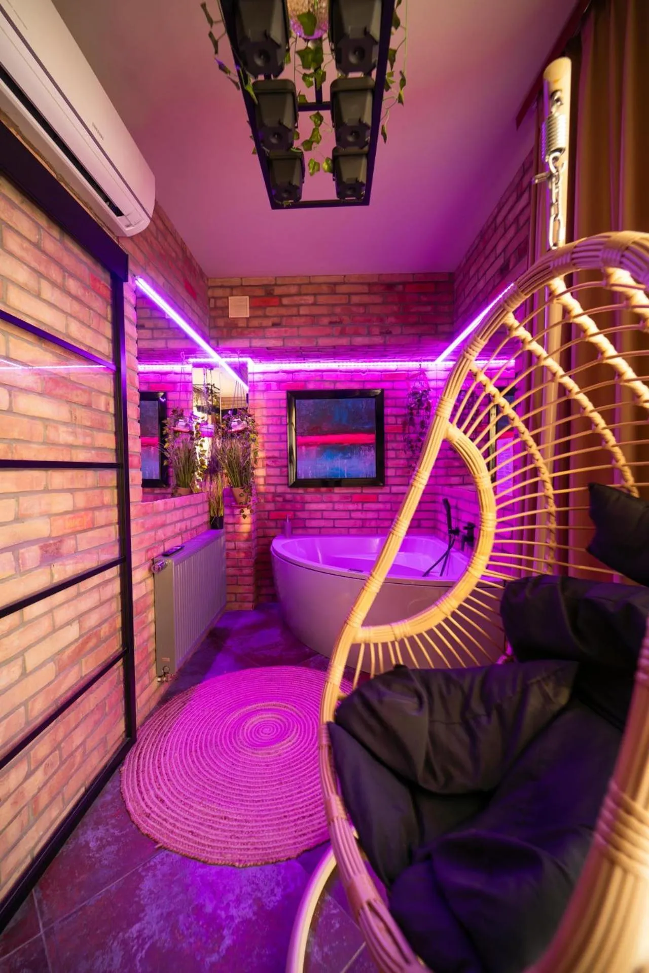 Evening entertainment in Hotel Agit Congress&Spa