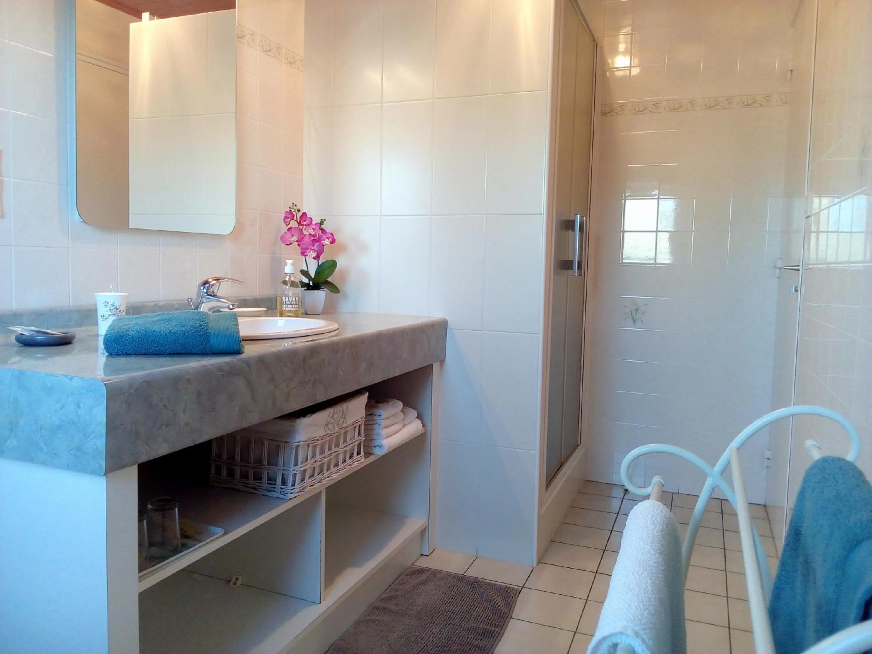 Shower in Kerantum à10mn des baies de Douarnenez et Audierne avec cuisine à disposition