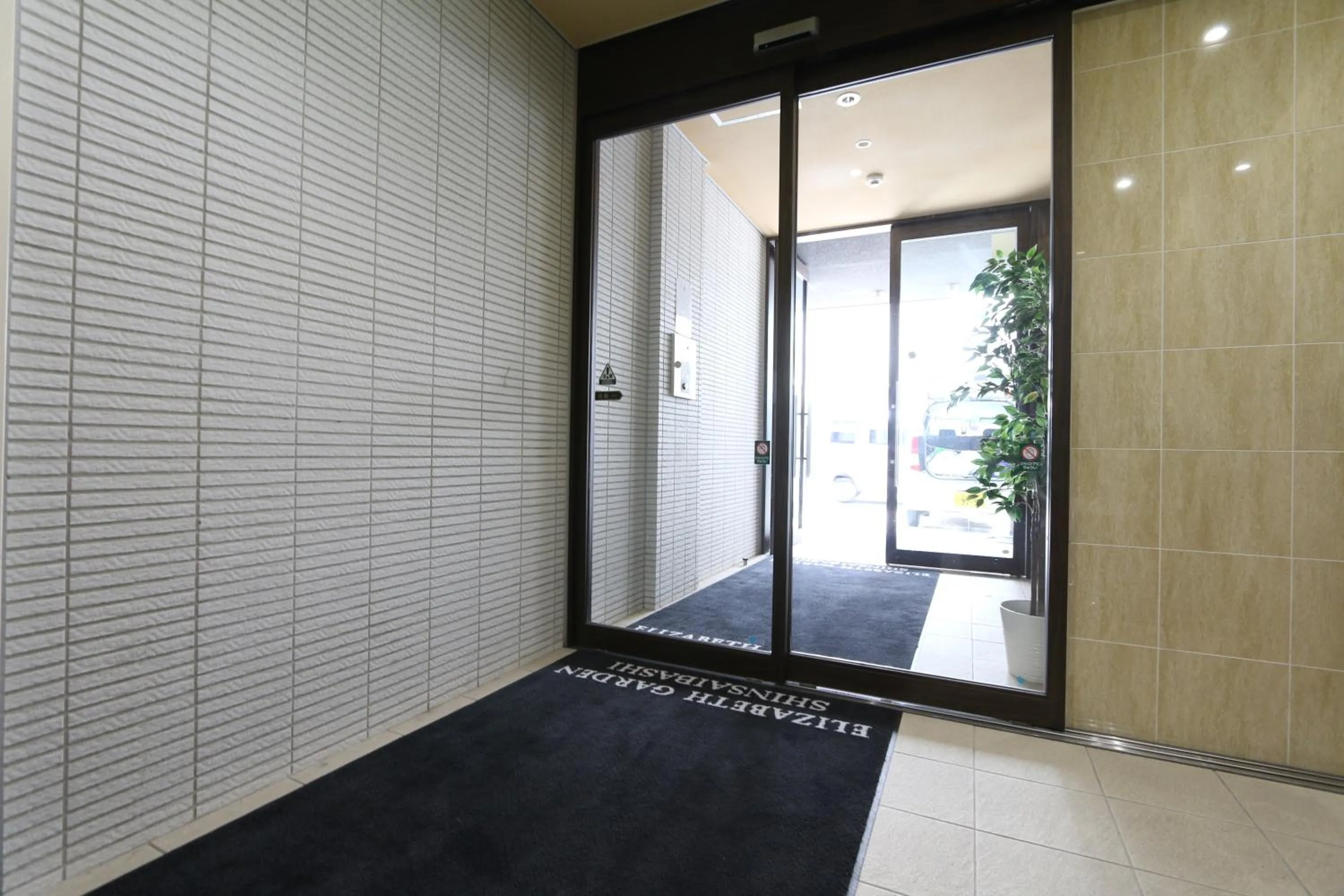 Property building in Elizabeth Garden Shinsaibashi