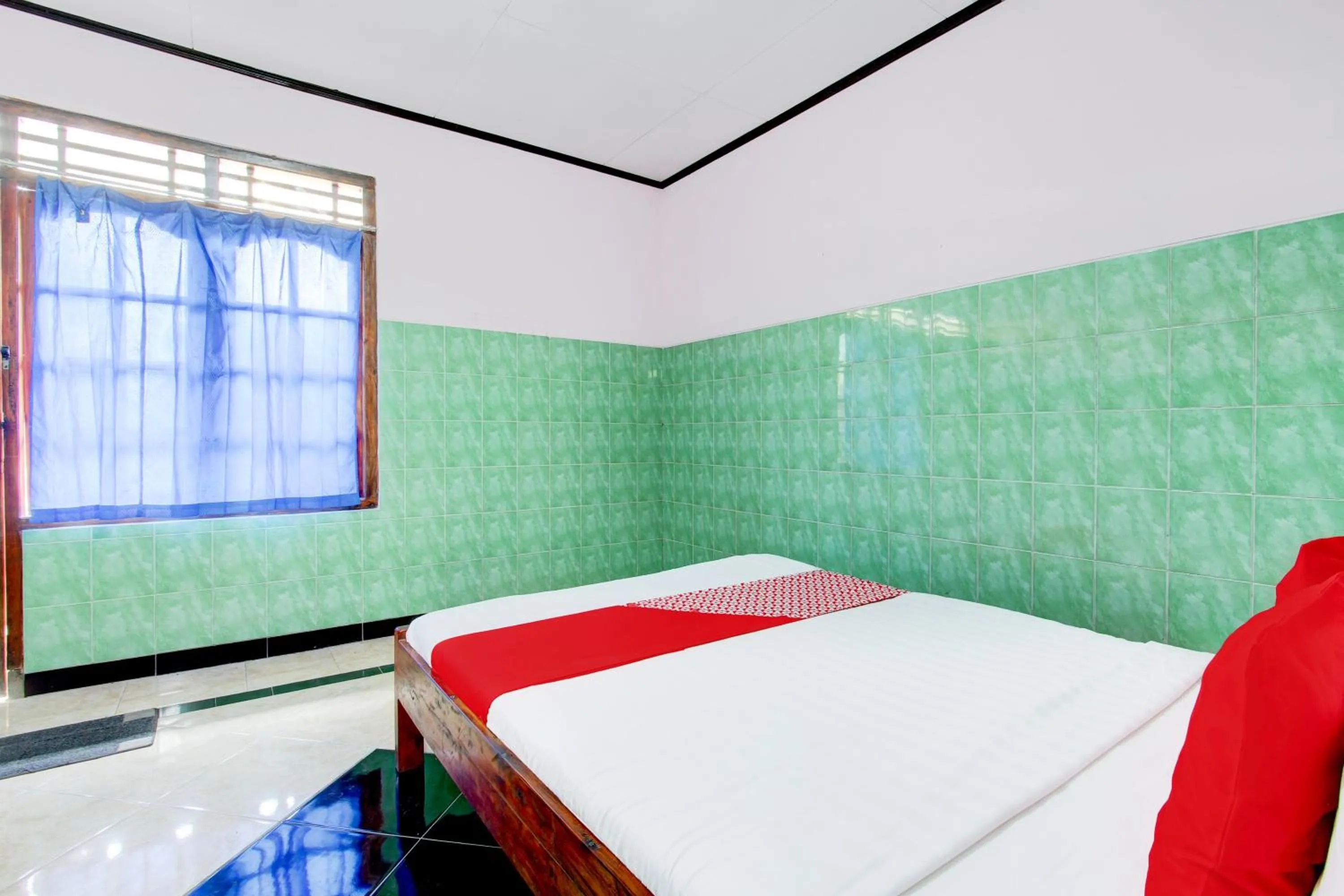 Bedroom, Bed in Hotel O Homestay Baronsari