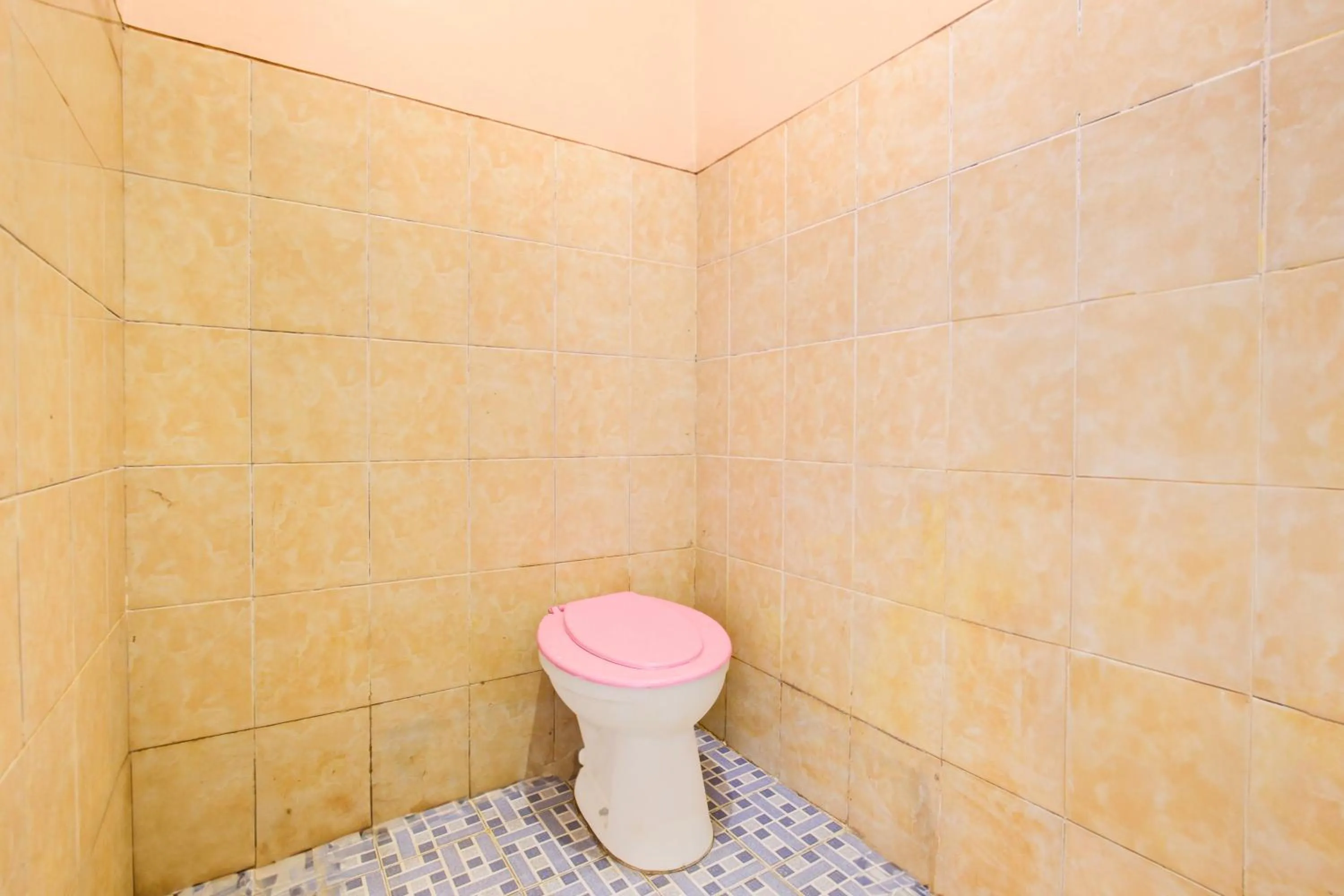 Bathroom in Hotel O Homestay Baronsari