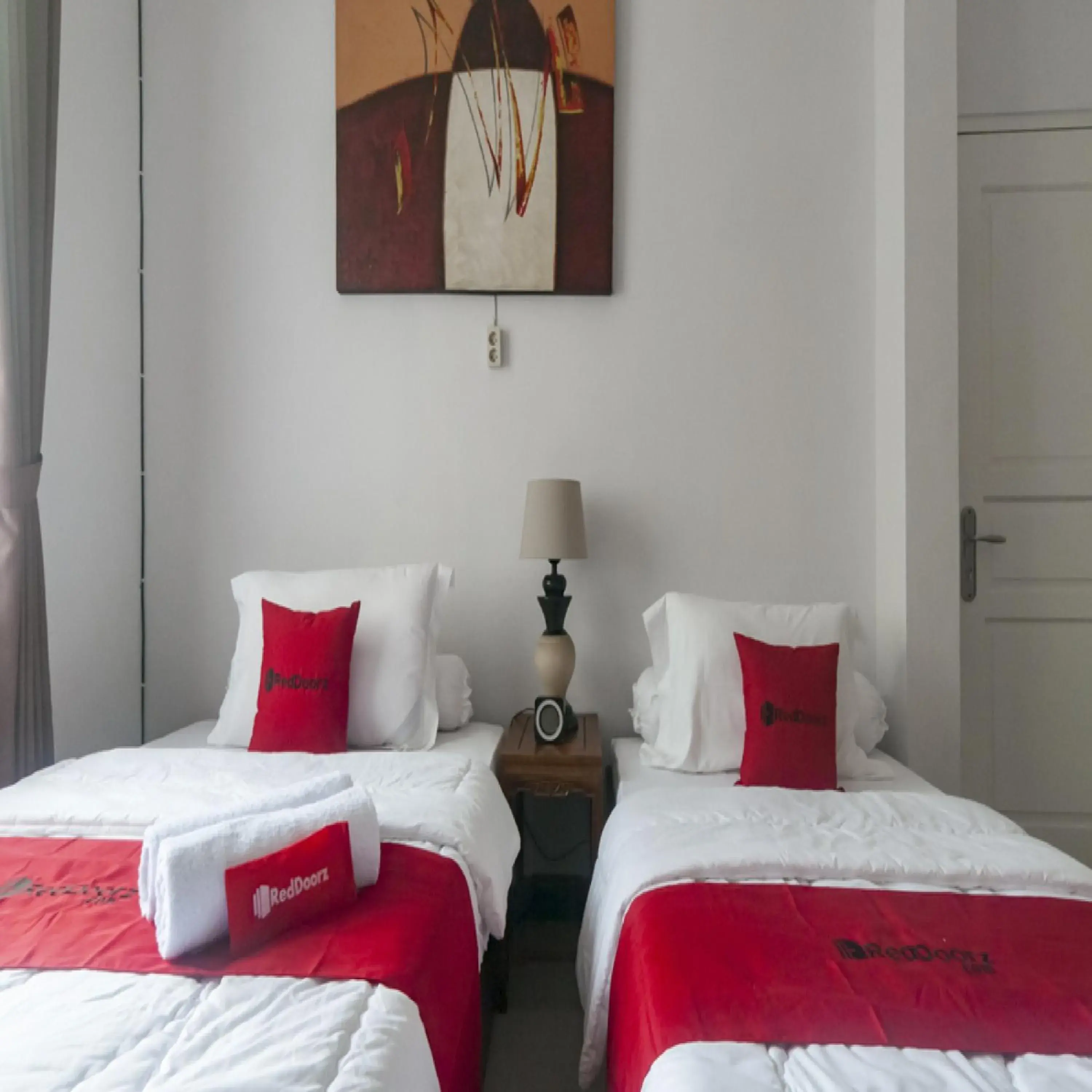 Bedroom, Bed in RedDoorz Syariah Plus near Trans Studio Cibubur Bedroom, Bed in RedDoorz Syariah Plus near Trans Studio Cibubur