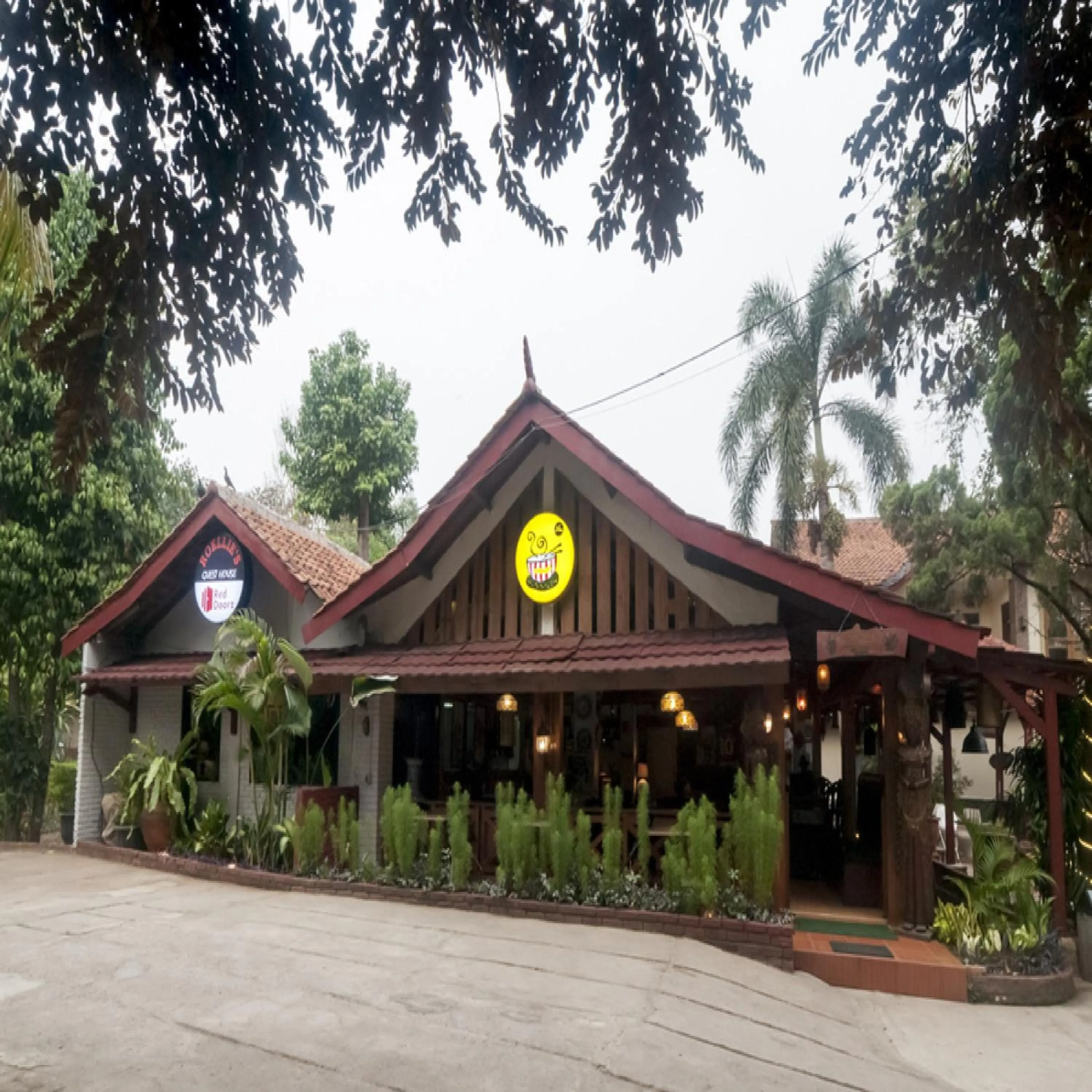 Property building in RedDoorz Syariah Plus near Trans Studio Cibubur