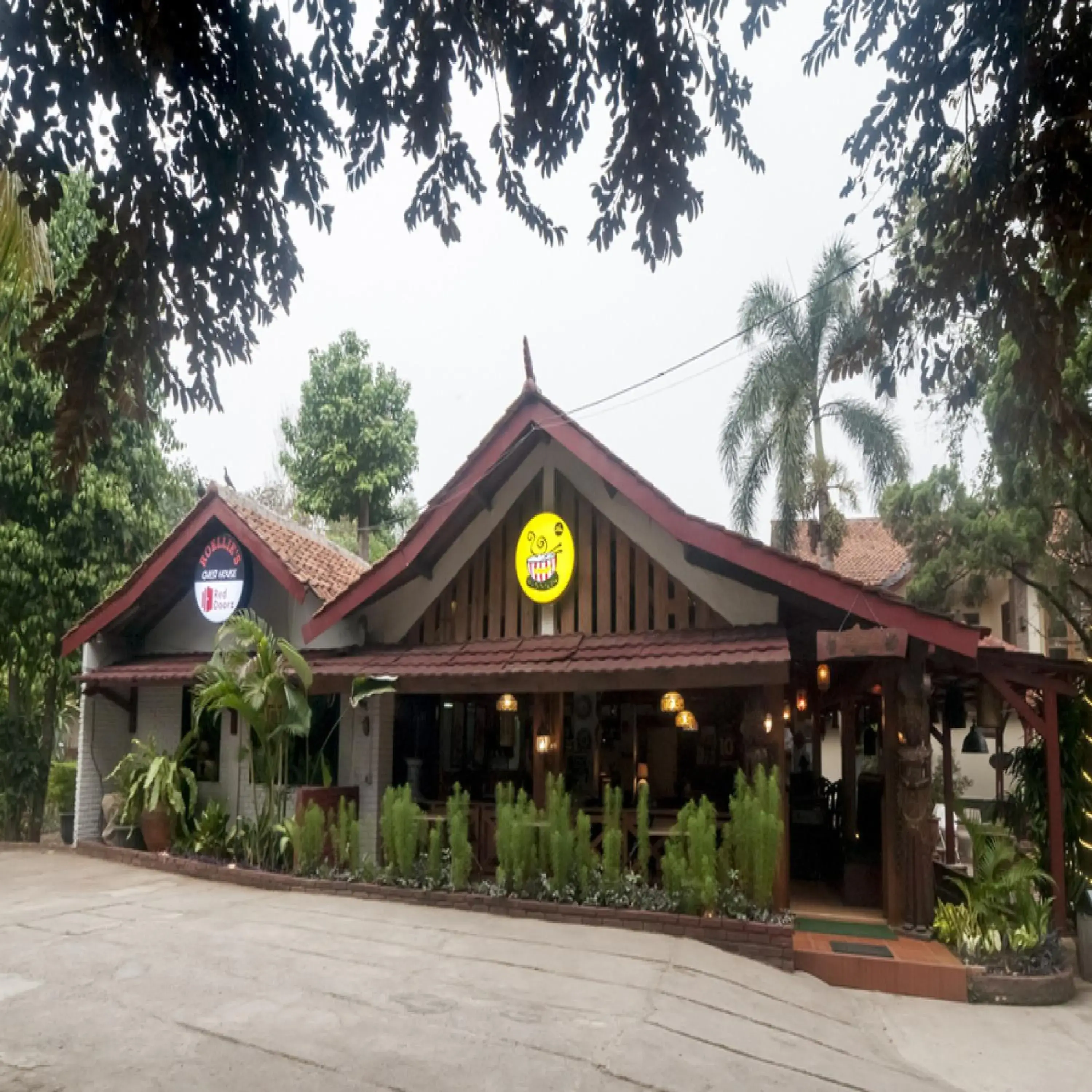 Property building in RedDoorz Syariah Plus near Trans Studio Cibubur Property building in RedDoorz Syariah Plus near Trans Studio Cibubur