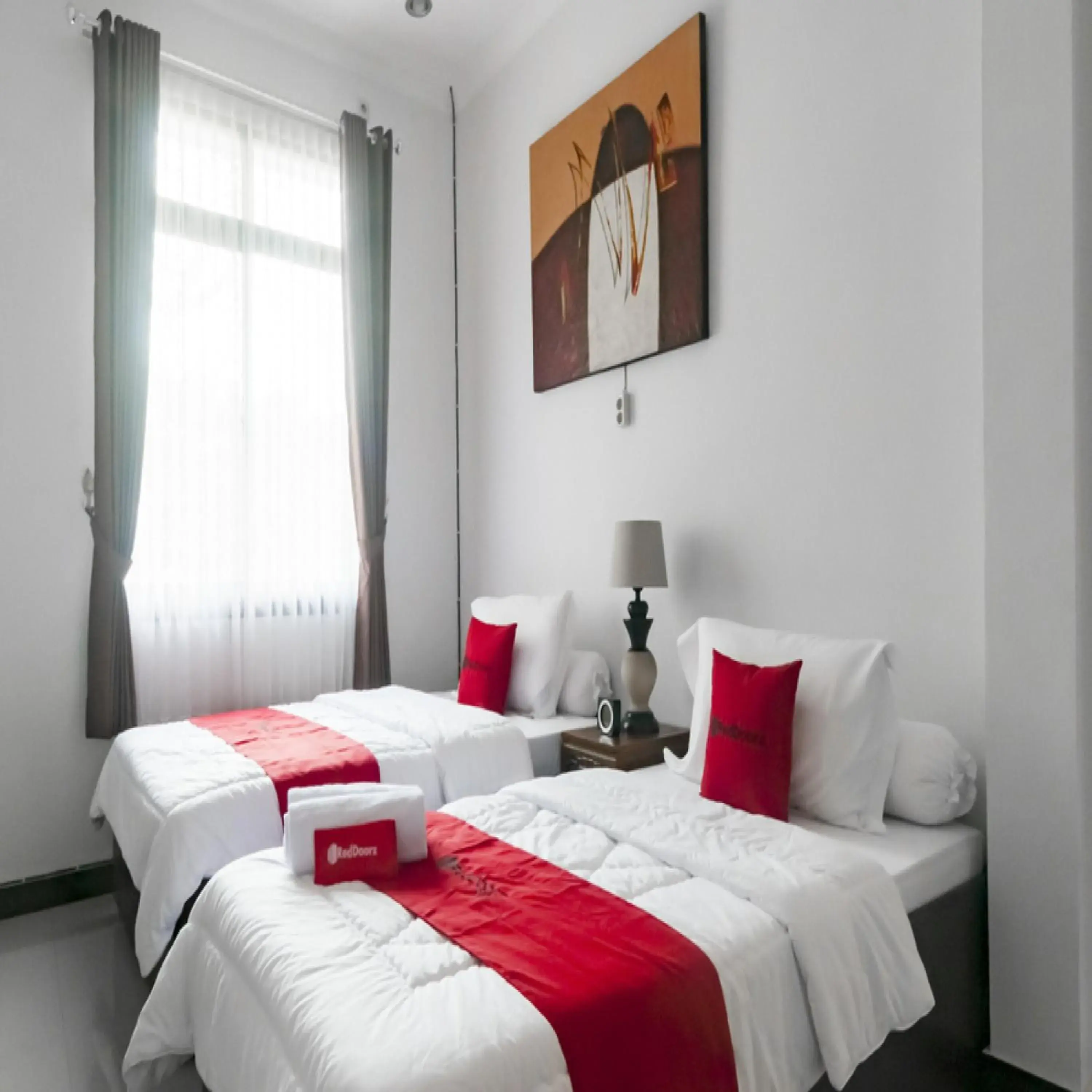 Bedroom, Bed in RedDoorz Syariah Plus near Trans Studio Cibubur Bedroom, Bed in RedDoorz Syariah Plus near Trans Studio Cibubur