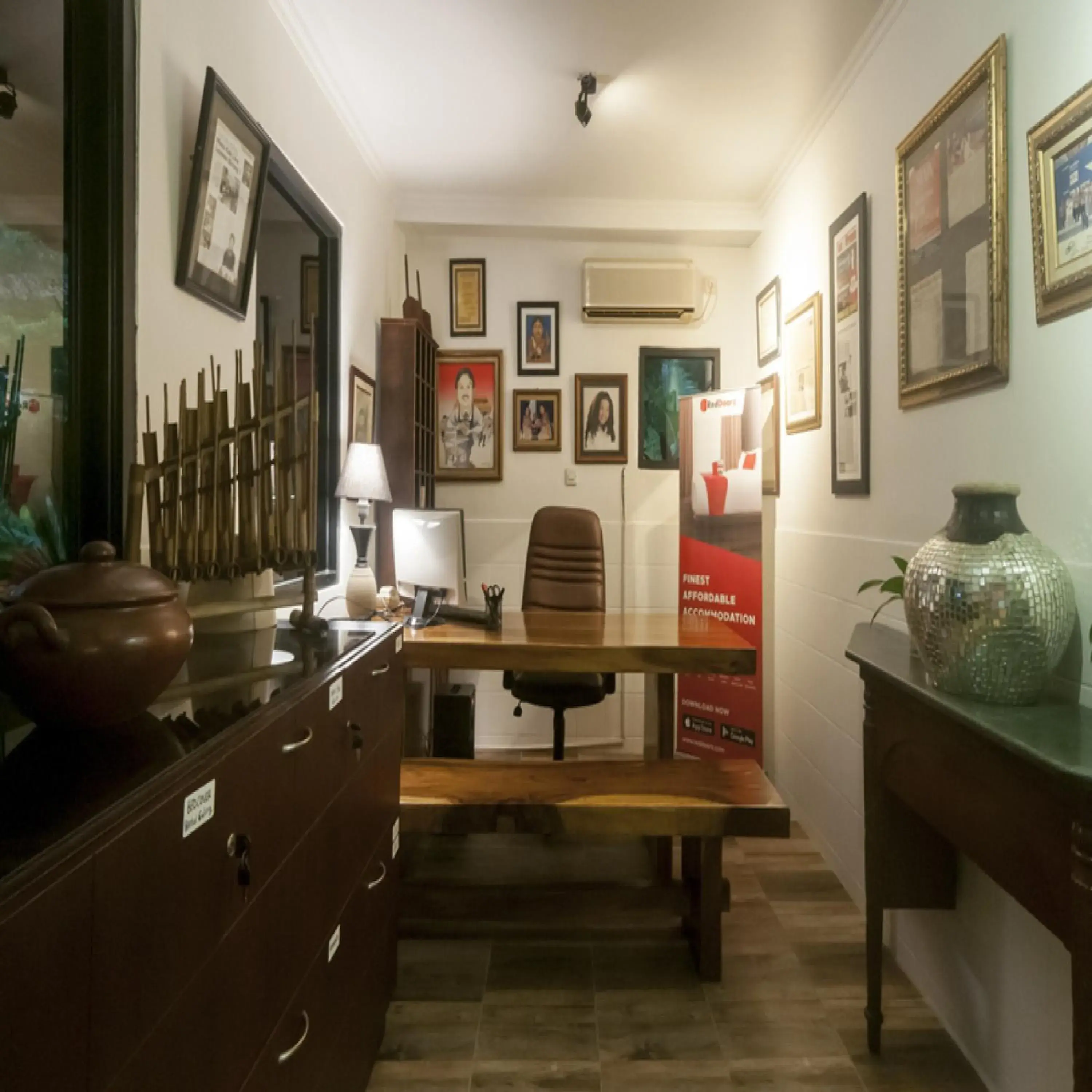 Lobby or reception in RedDoorz Syariah Plus near Trans Studio Cibubur Lobby or reception in RedDoorz Syariah Plus near Trans Studio Cibubur