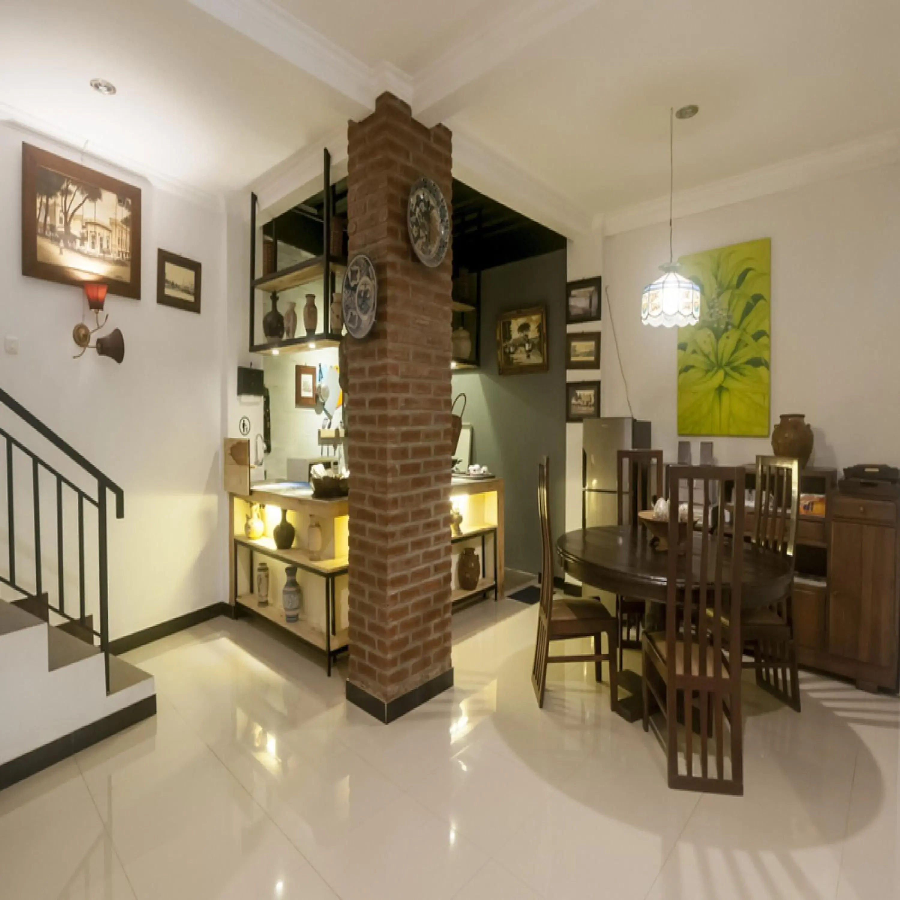 Lobby or reception in RedDoorz Syariah Plus near Trans Studio Cibubur Lobby or reception in RedDoorz Syariah Plus near Trans Studio Cibubur