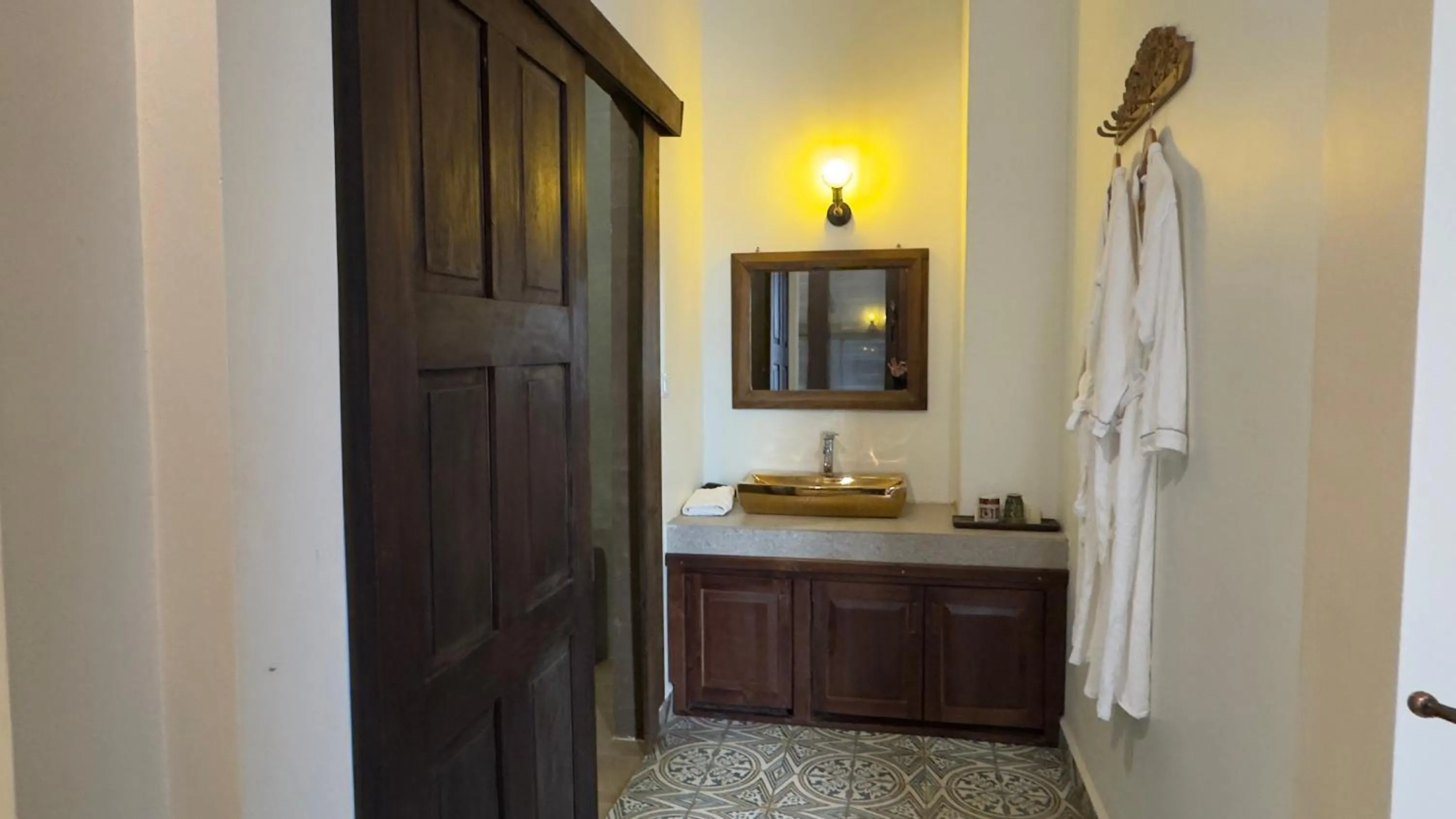 The J Break Boutique