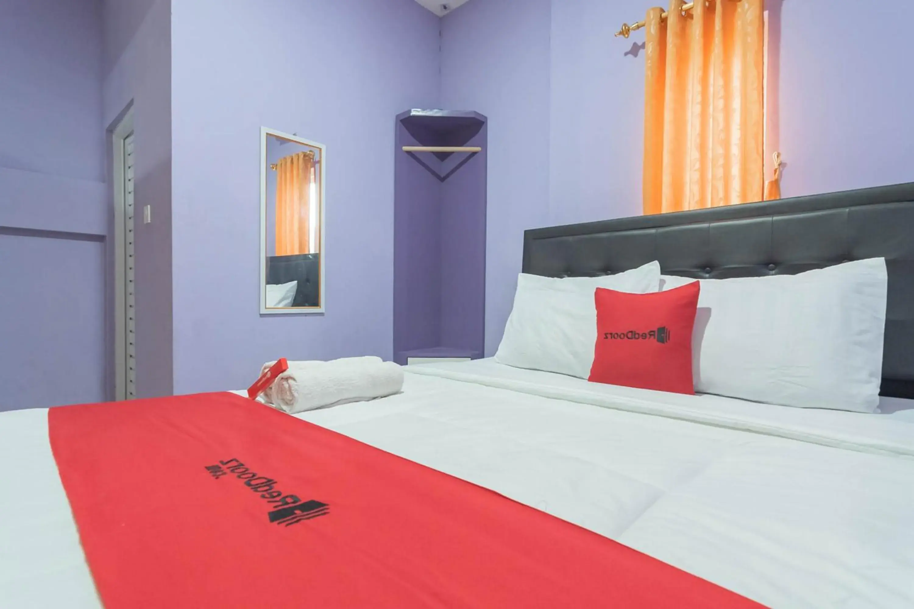 Bed in RedDoorz @ Gatot Subroto Street Bandung 3 Bed in RedDoorz @ Gatot Subroto Street Bandung 3