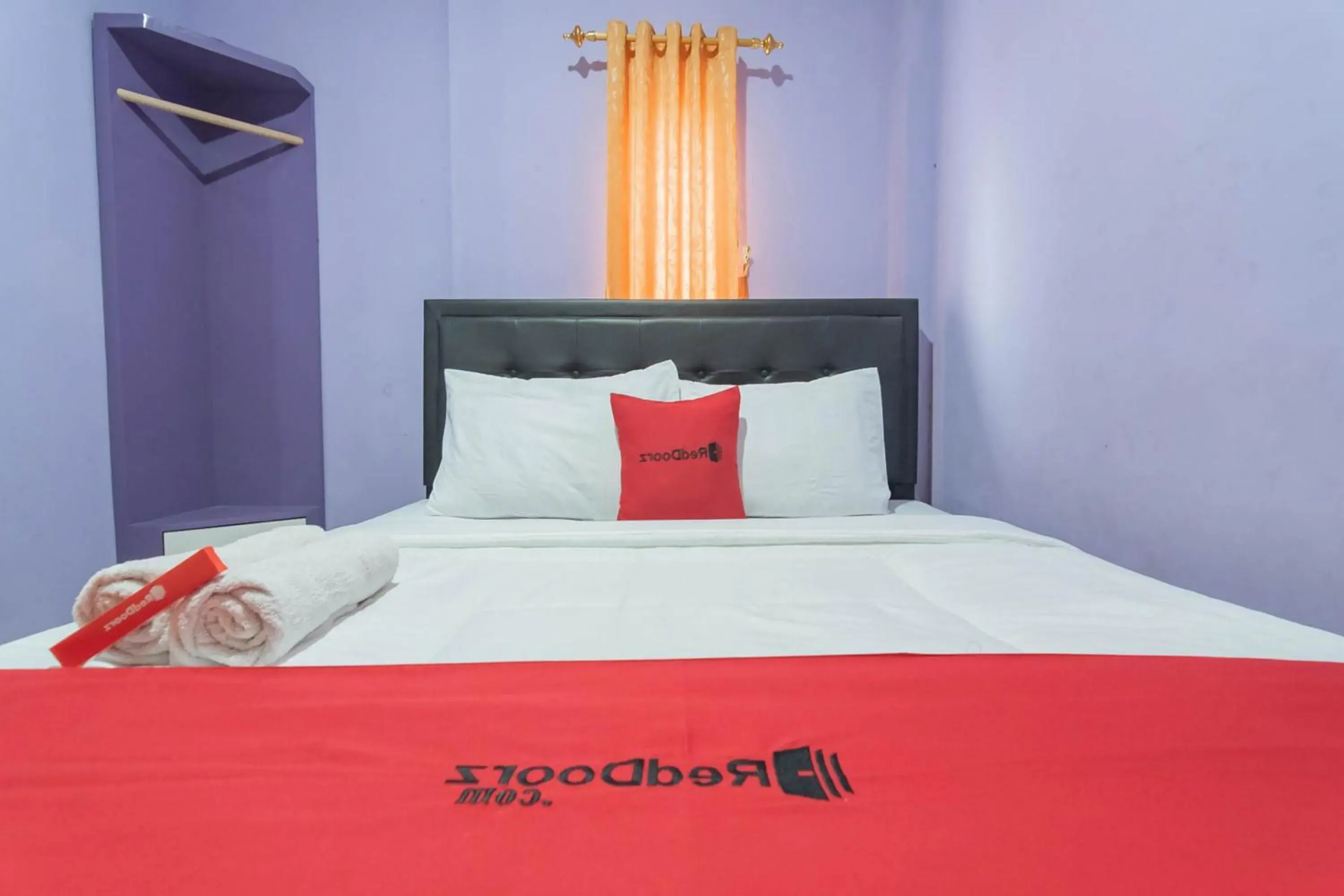 Bed in RedDoorz @ Gatot Subroto Street Bandung 3 Bed in RedDoorz @ Gatot Subroto Street Bandung 3