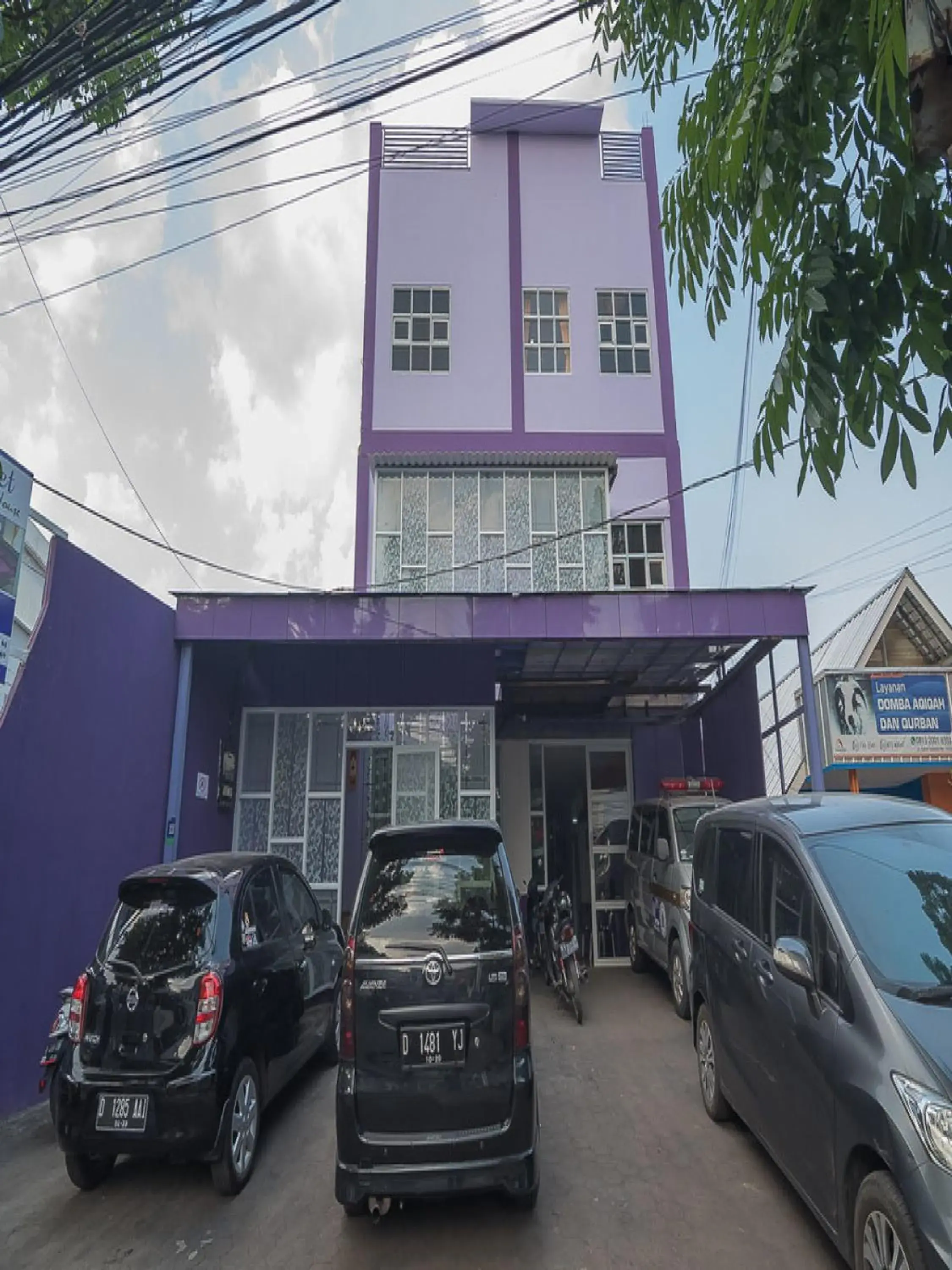 Property building in RedDoorz @ Gatot Subroto Street Bandung 3 Property building in RedDoorz @ Gatot Subroto Street Bandung 3