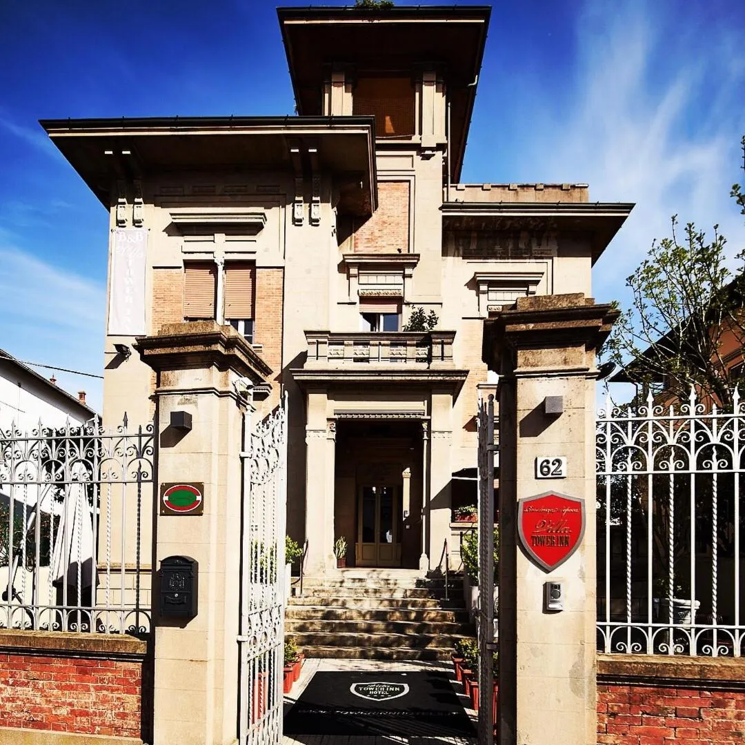 Facade/entrance in Villa Tower Inn