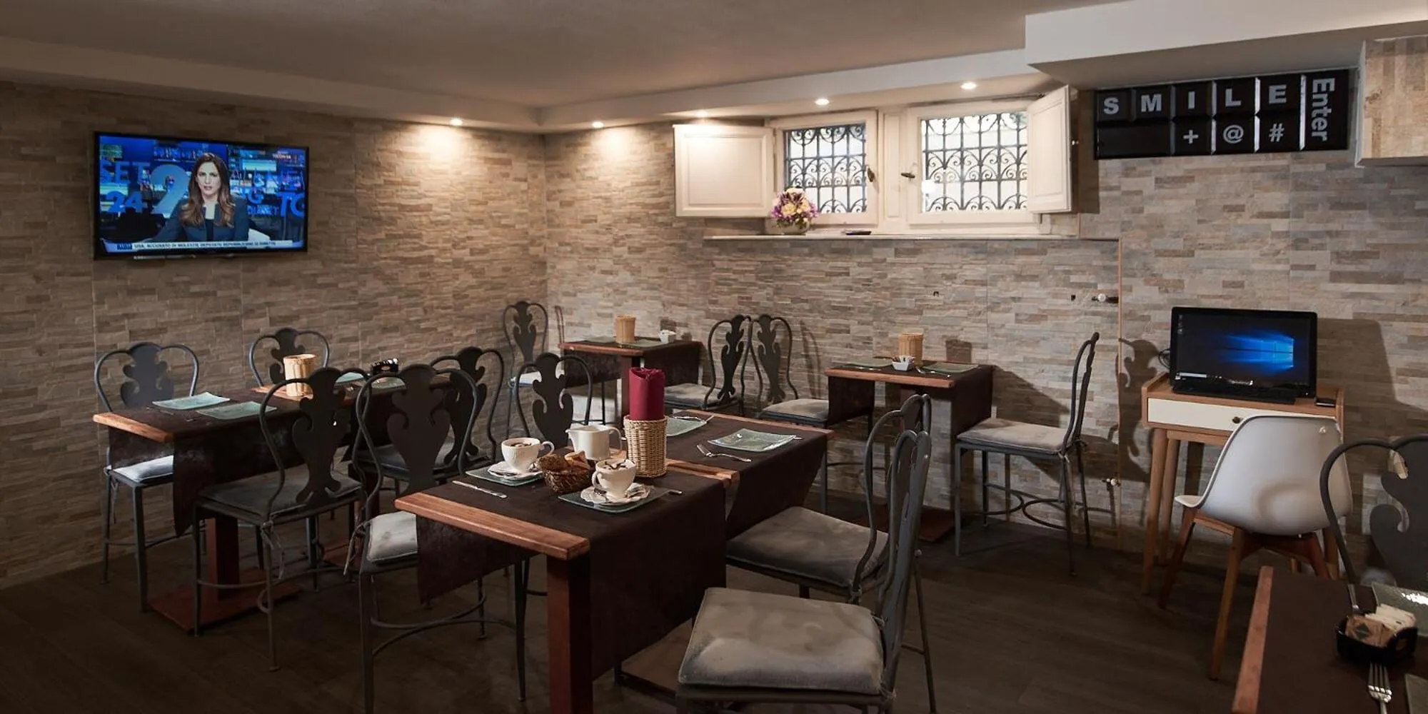 Restaurant/places to eat in Villa Tower Inn